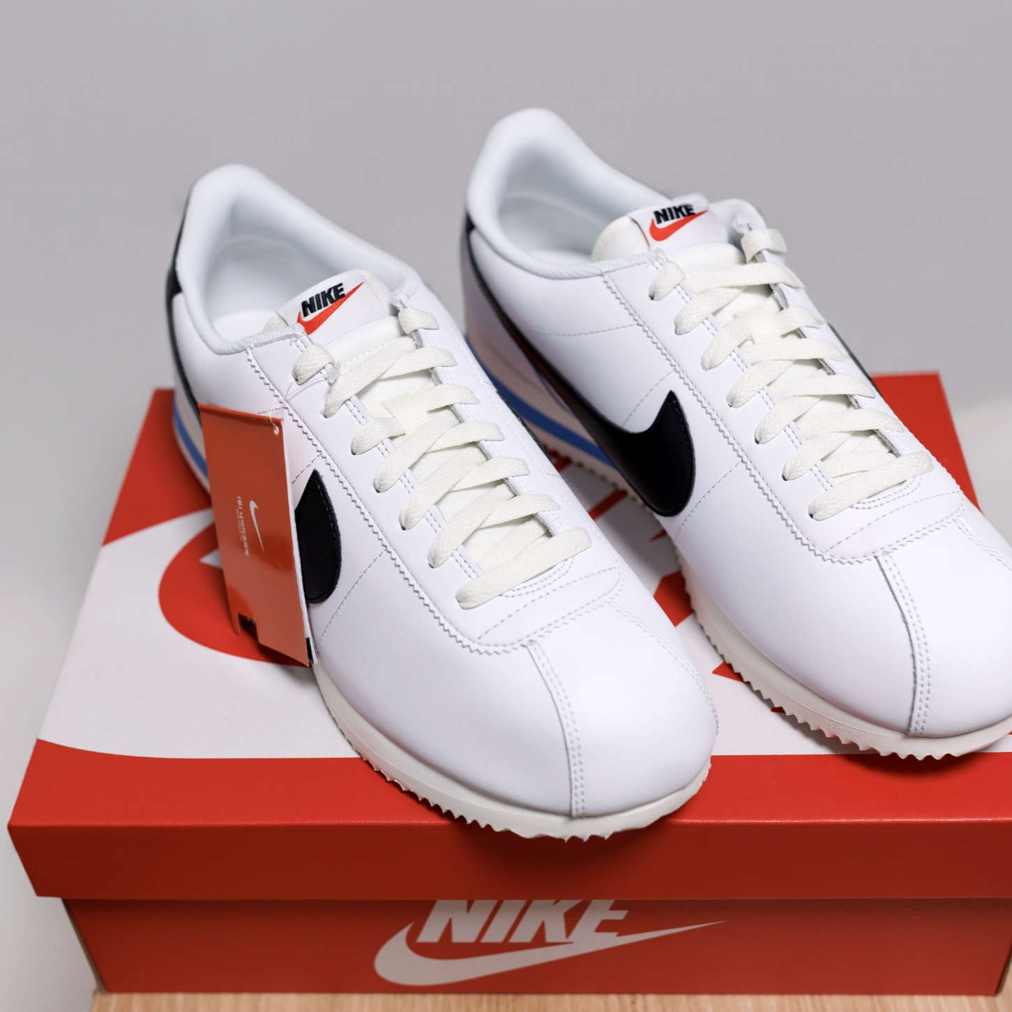 Nike Cortez White and Black 착용 스타일
