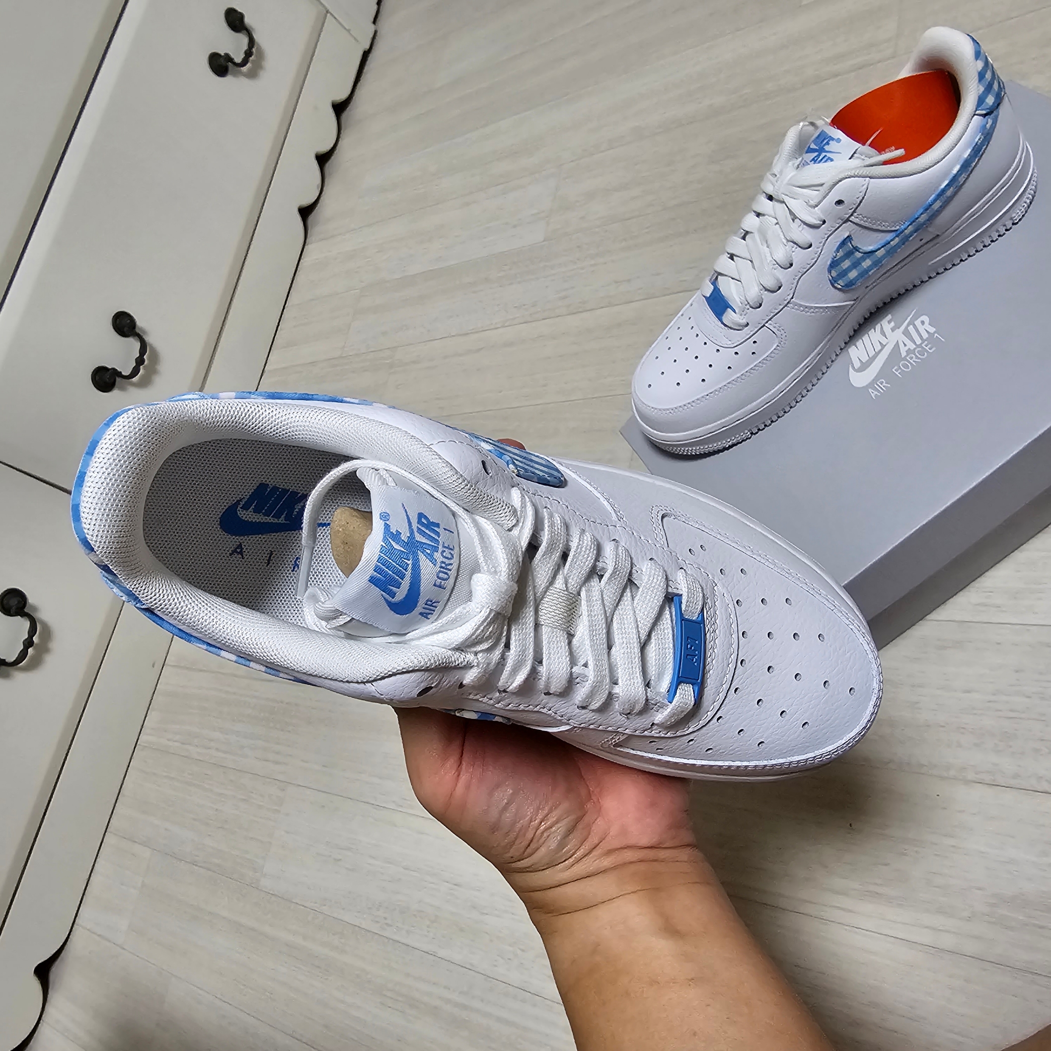 (W) Nike Air Force 1 '07 White University Blue 착용 스타일 - 5