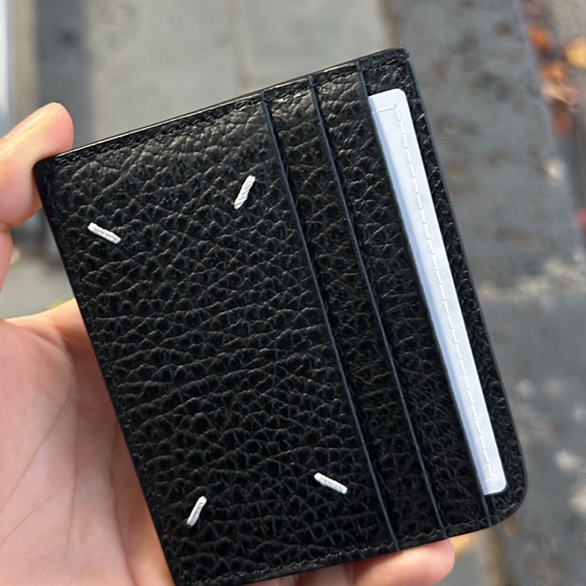 Maison Margiela Stitch Card Holder Black 착용 스타일