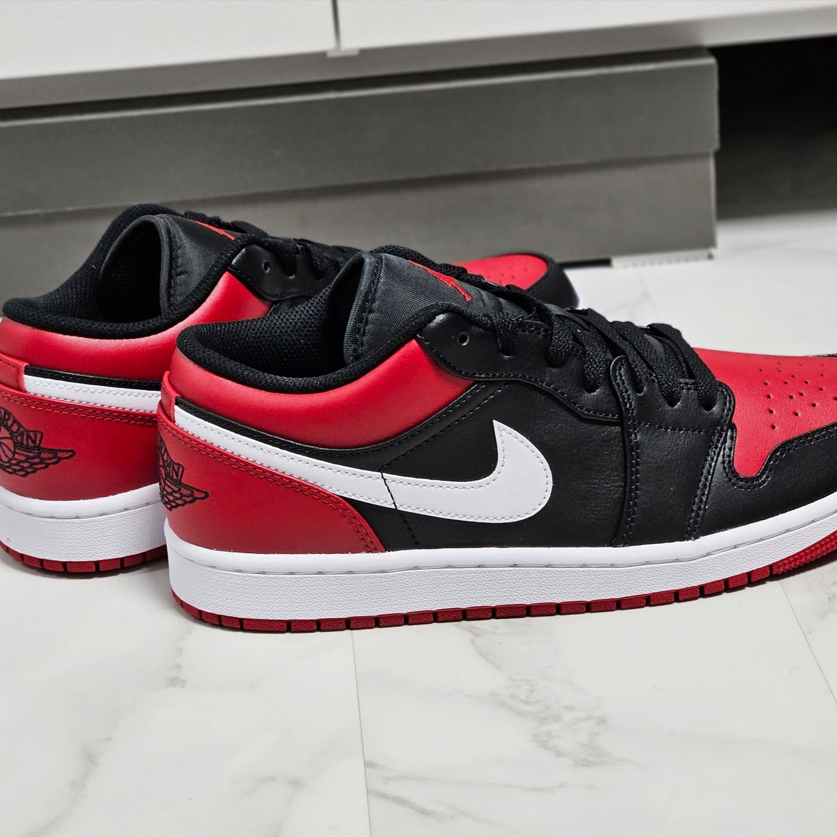 Jordan 1 Low Alternate Bred Toe 착용 스타일 - 5
