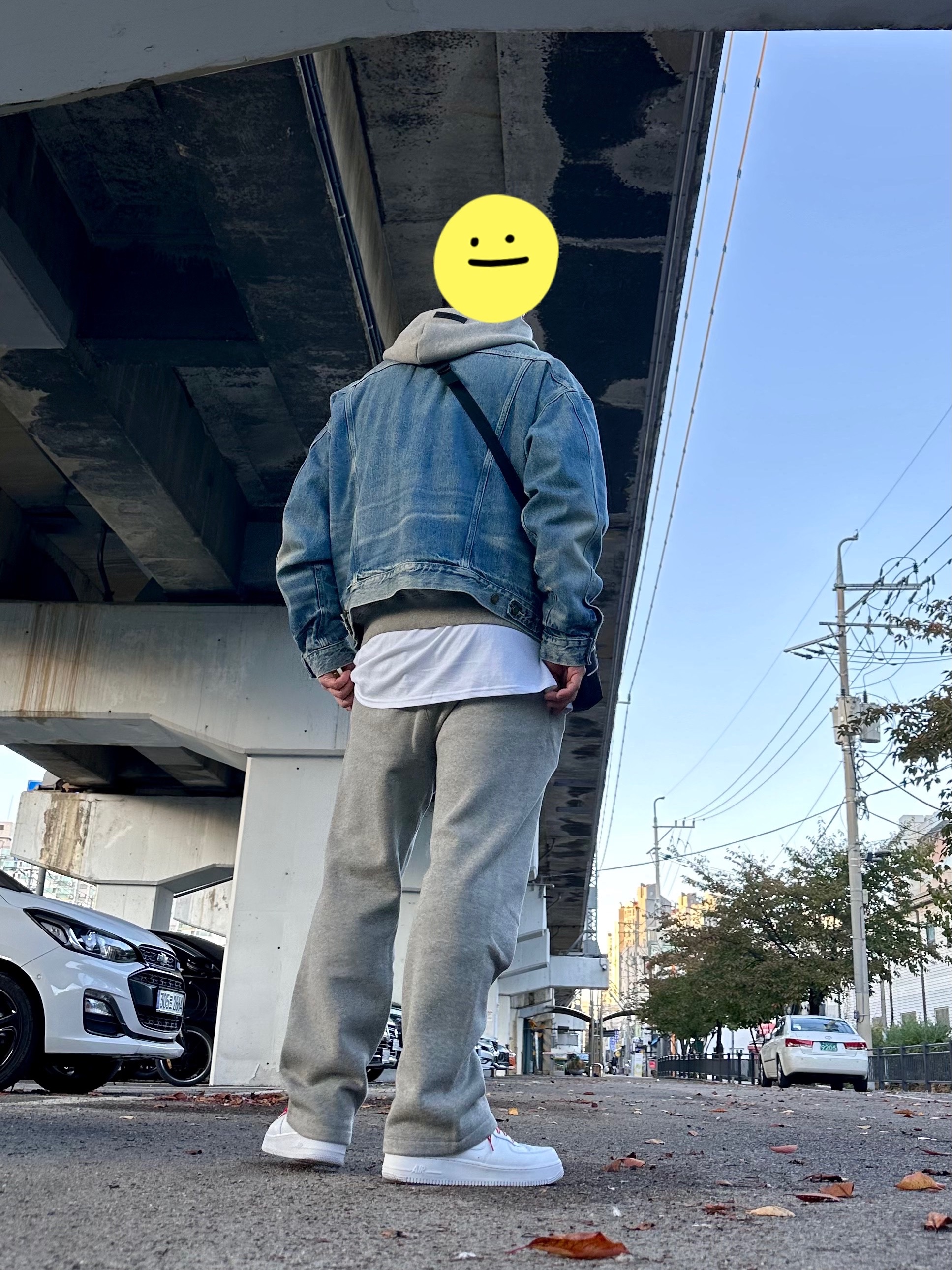 Essentials The Core Collection Hoodie Dark Oatmeal, Essentials The Core Collection Relaxed Sweatpants Dark Oatmeal 착용 스타일