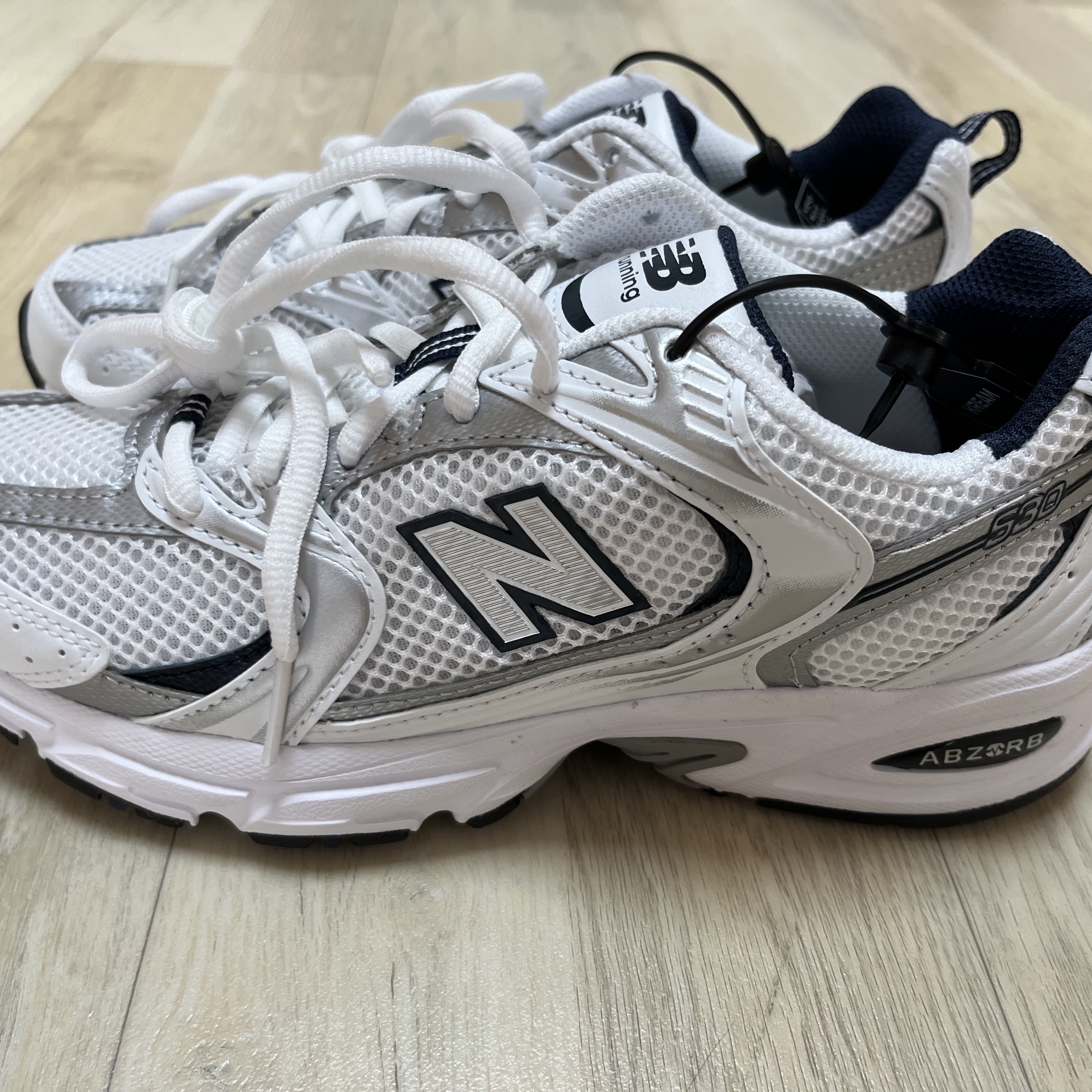 New Balance 530 White 착용 스타일