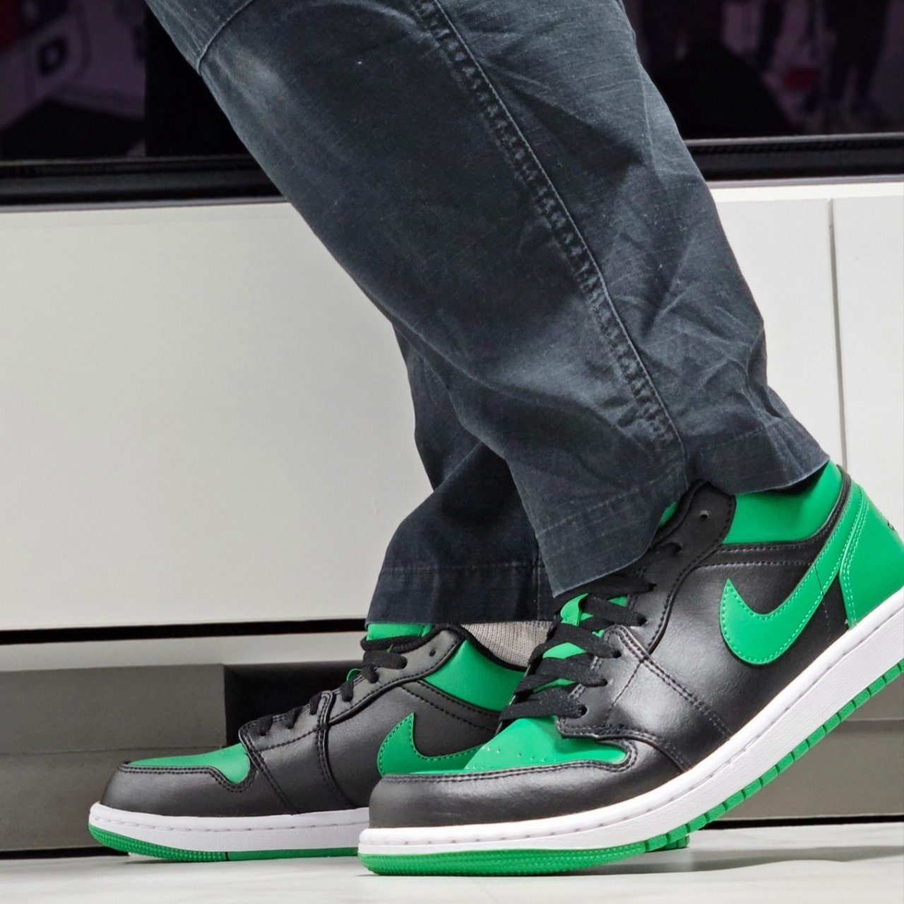 Jordan 1 Low Lucky Green 착용 스타일 - 1