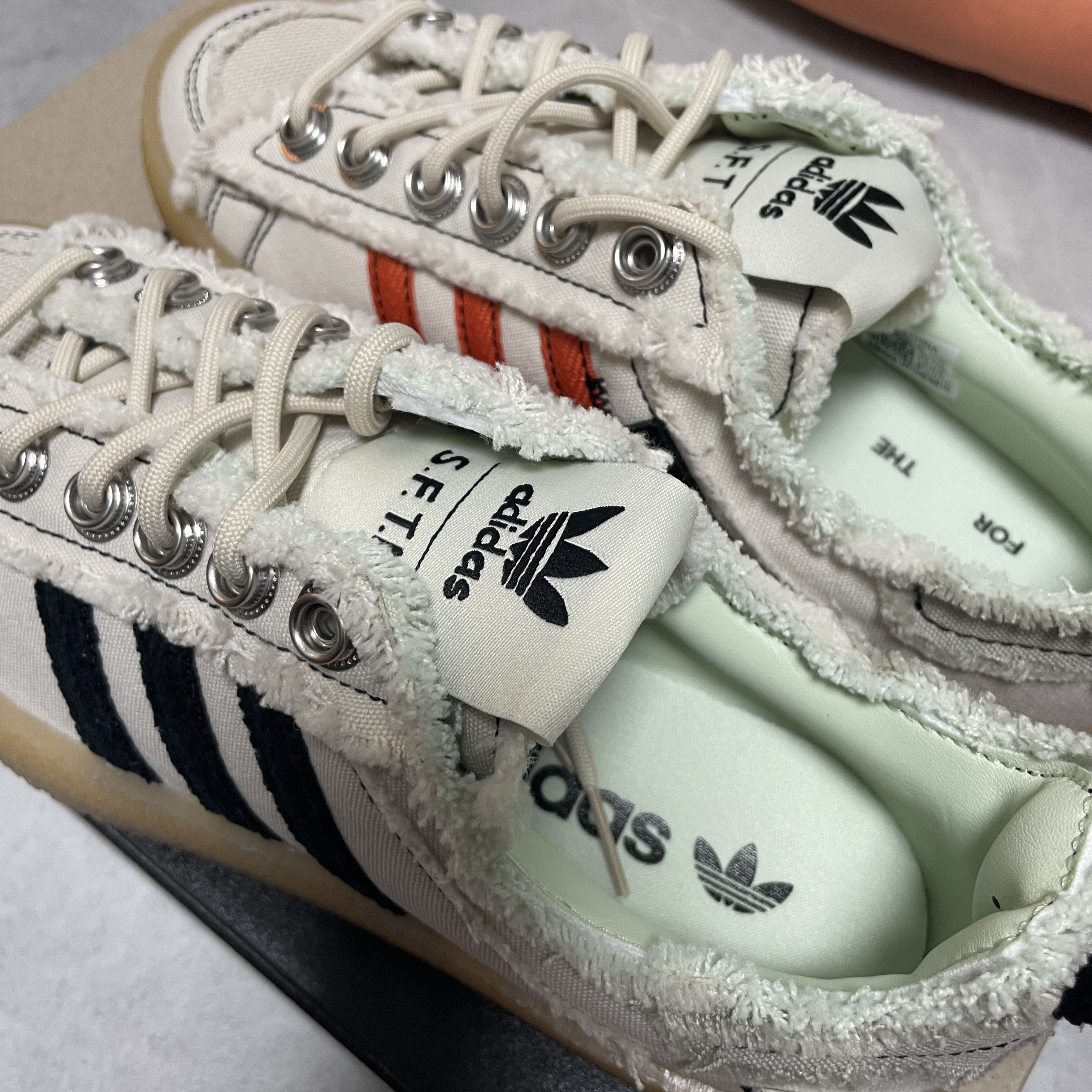 Adidas x Song for the Mute Campus 80s Bliss Core Black 착용 스타일 - 1