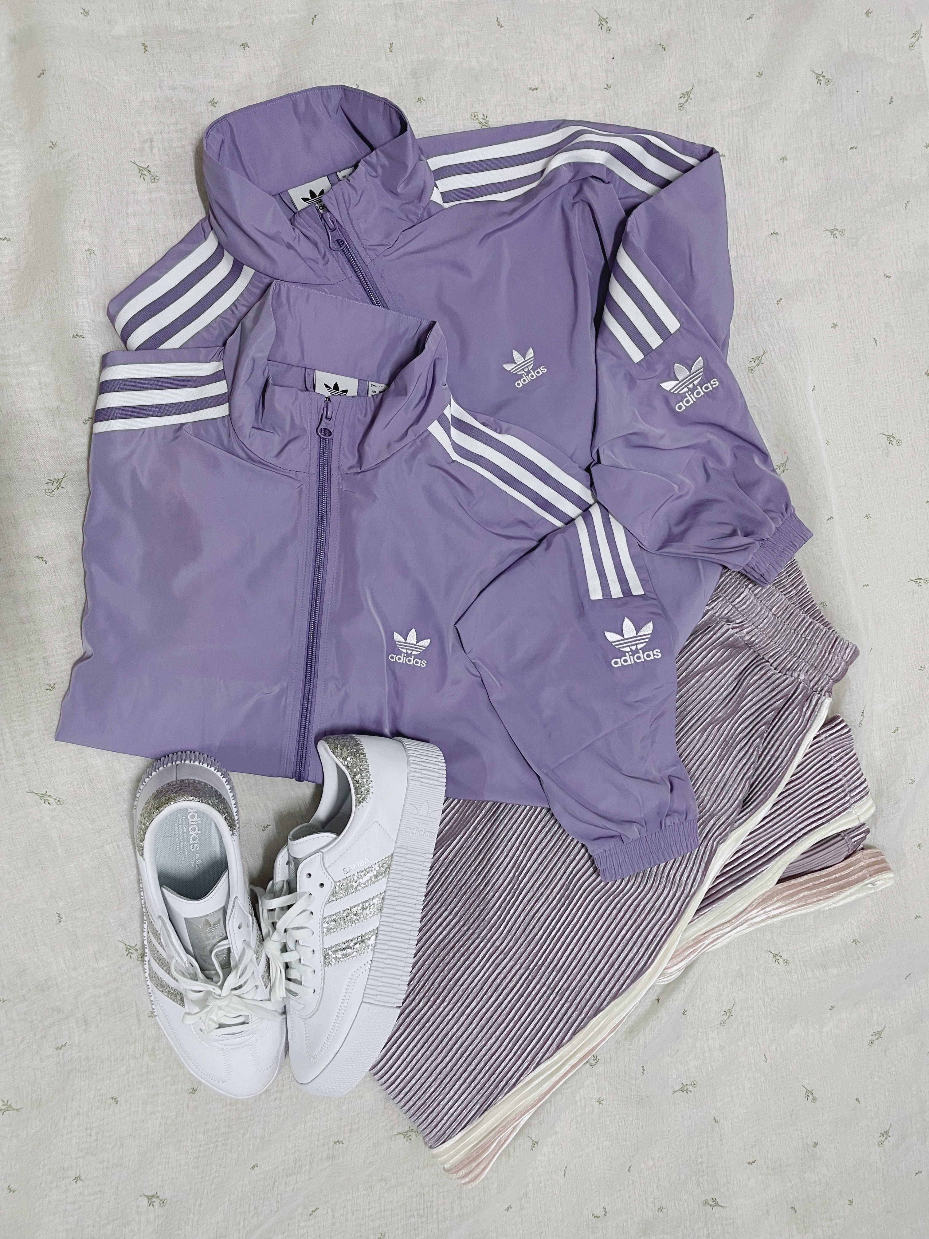 (W) Adidas Sambarose White Silver, COS Quilted Oversized Shoulder Bag Purple 착용 스타일 - 5