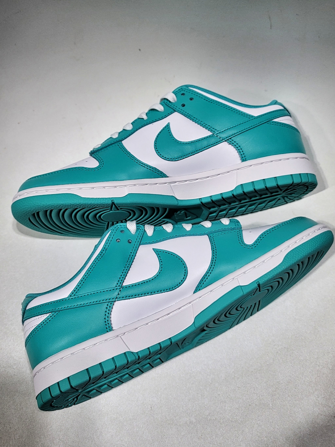 Nike Dunk Low White Clear Jade 착용 스타일 - 2