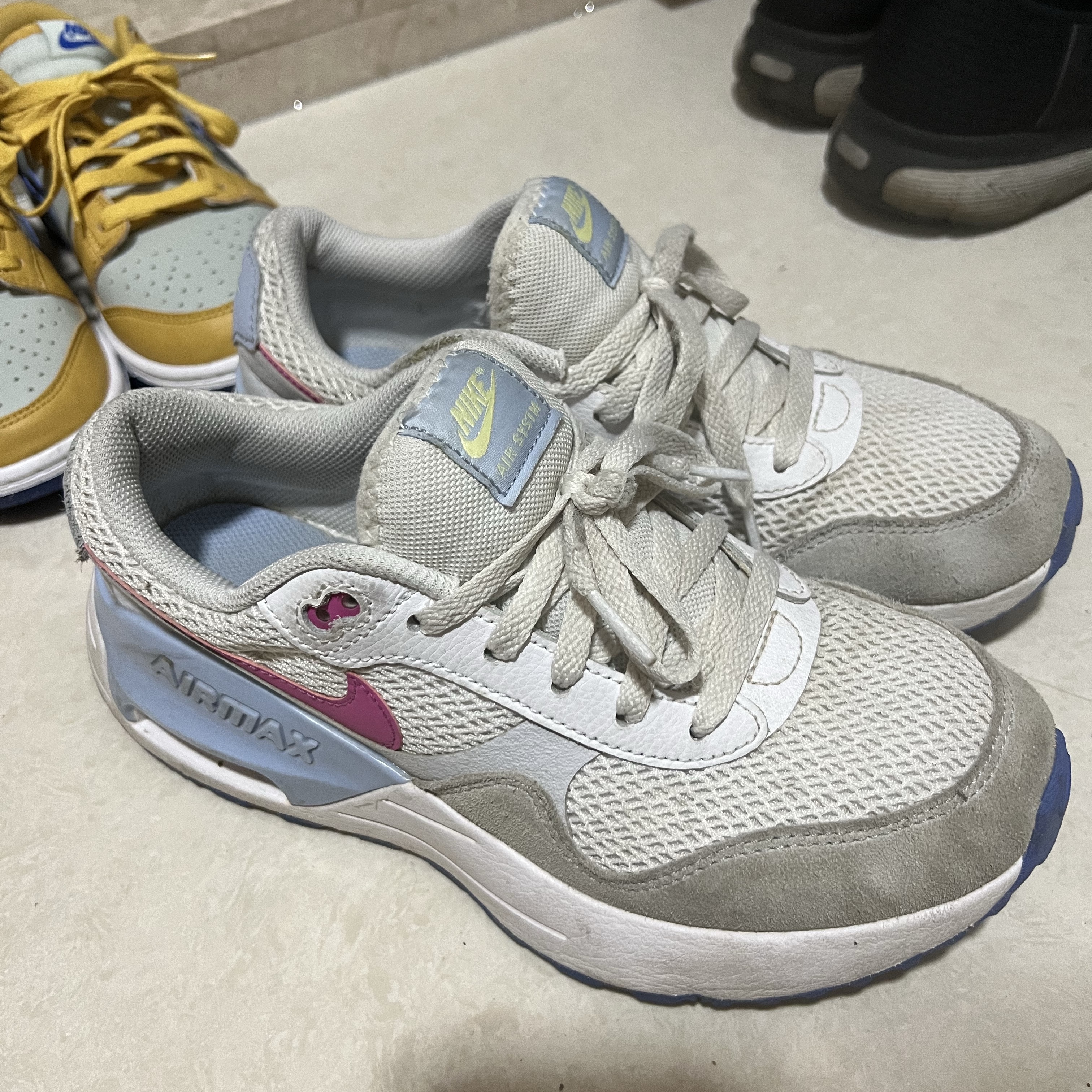 (GS) Nike Air Max System White Wolf Grey 착용 스타일