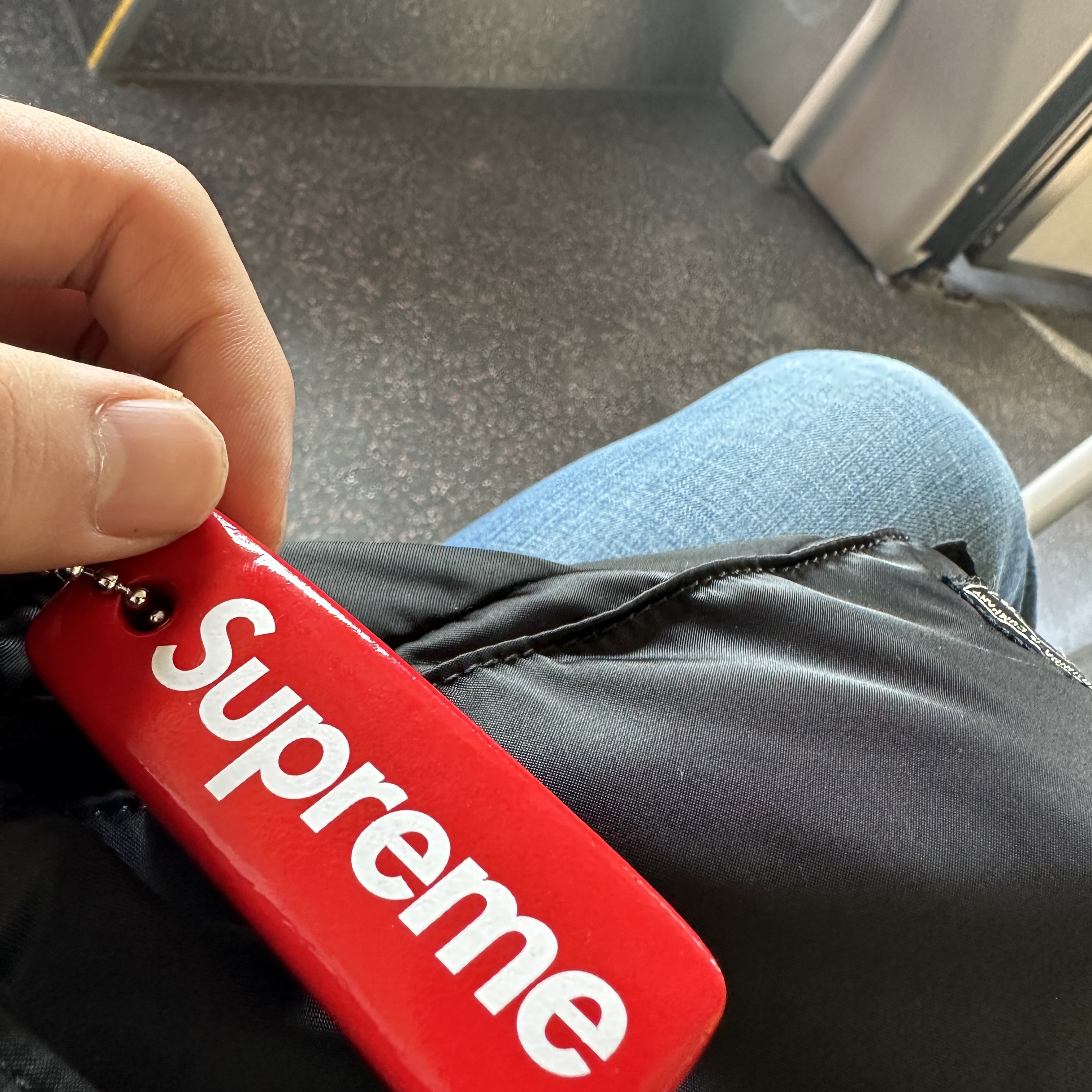 Porter Tanker 2Way Briefcase Black, Supreme Floating Keychain Red - 23FW 착용 스타일
