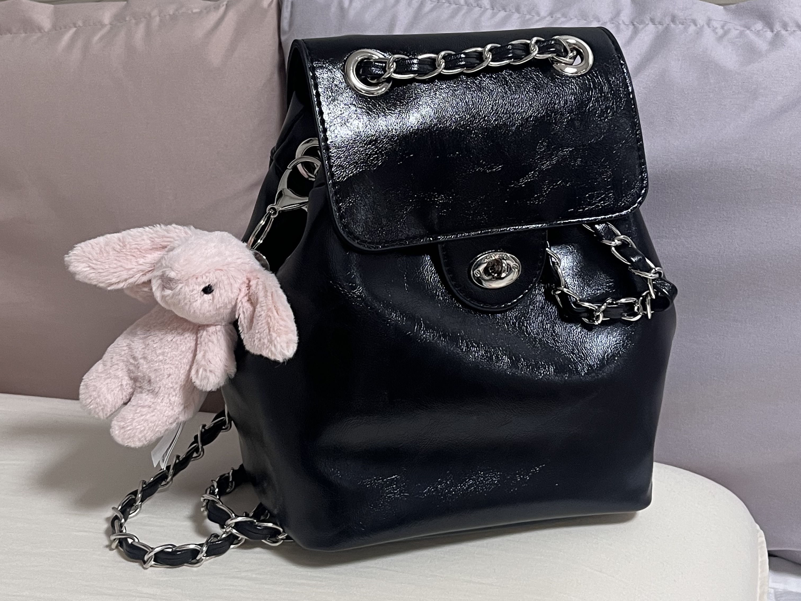 Jellycat Bashful Bunny Bag Charm Blush 착용 스타일