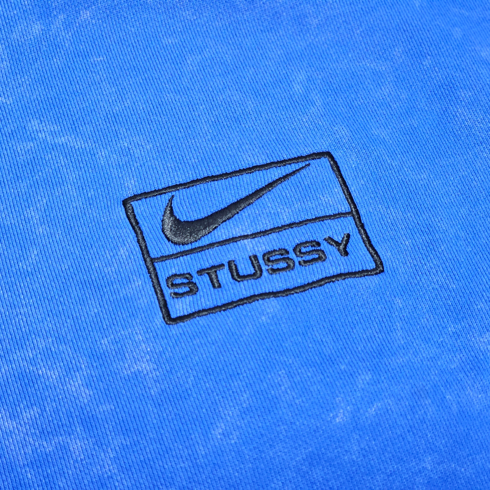 Nike x Stussy NRG Acid Washed Crewneck Game Royal (DR4024-480) 착용 스타일 - 3