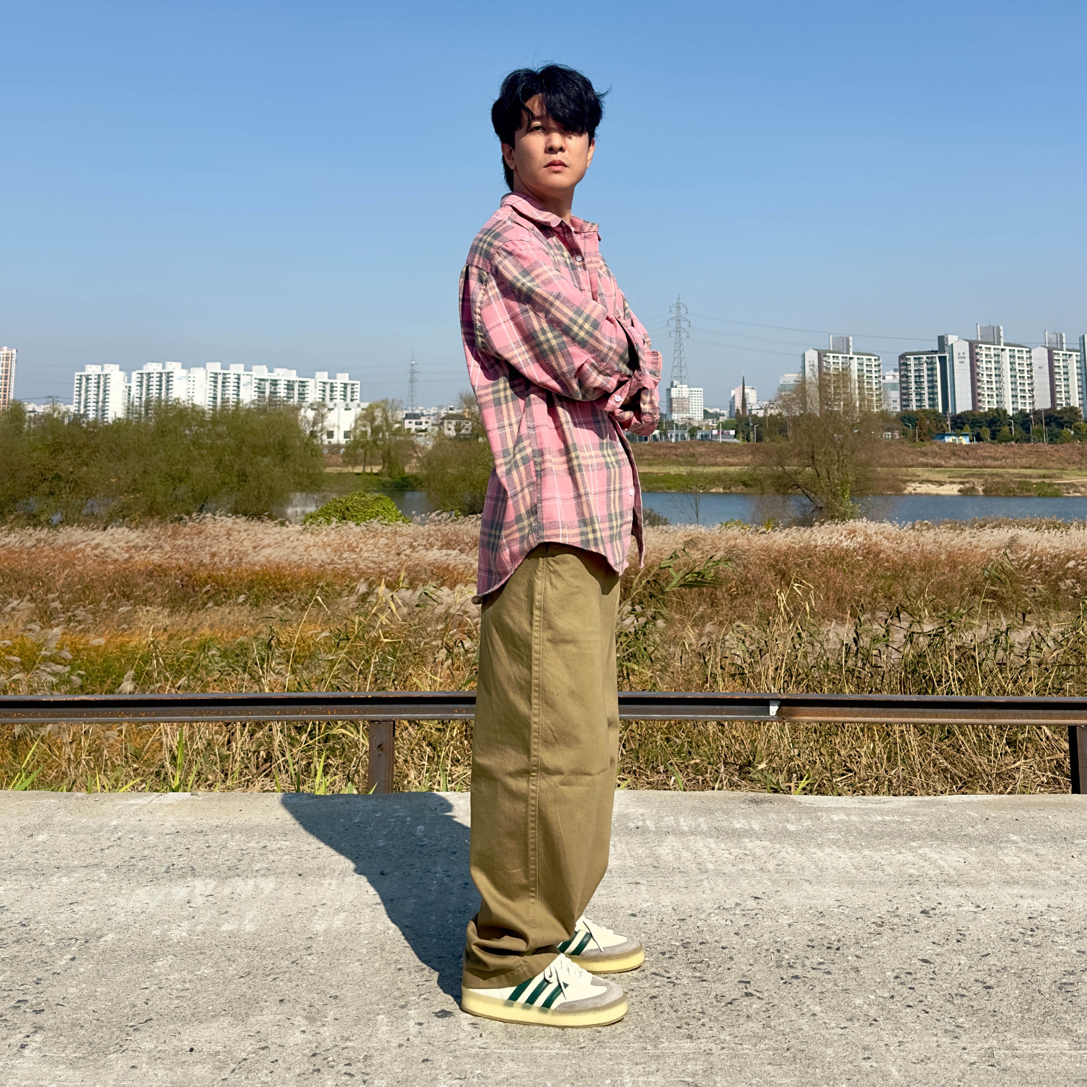 Adidas x Clarks x Ronnie Fieg 8th Street Samba Chalk White Green 착용 스타일 - 2