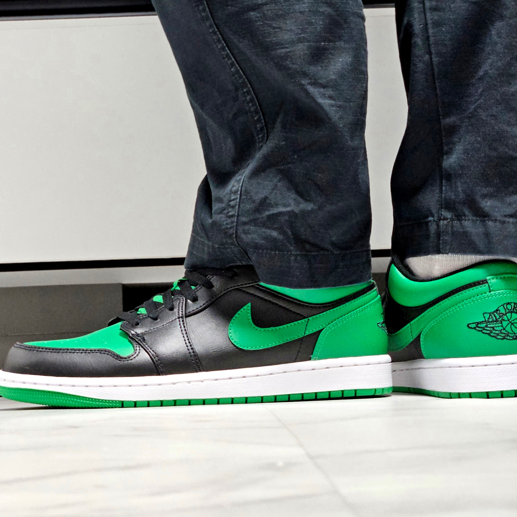 Jordan 1 Low Lucky Green 착용 스타일 - 2