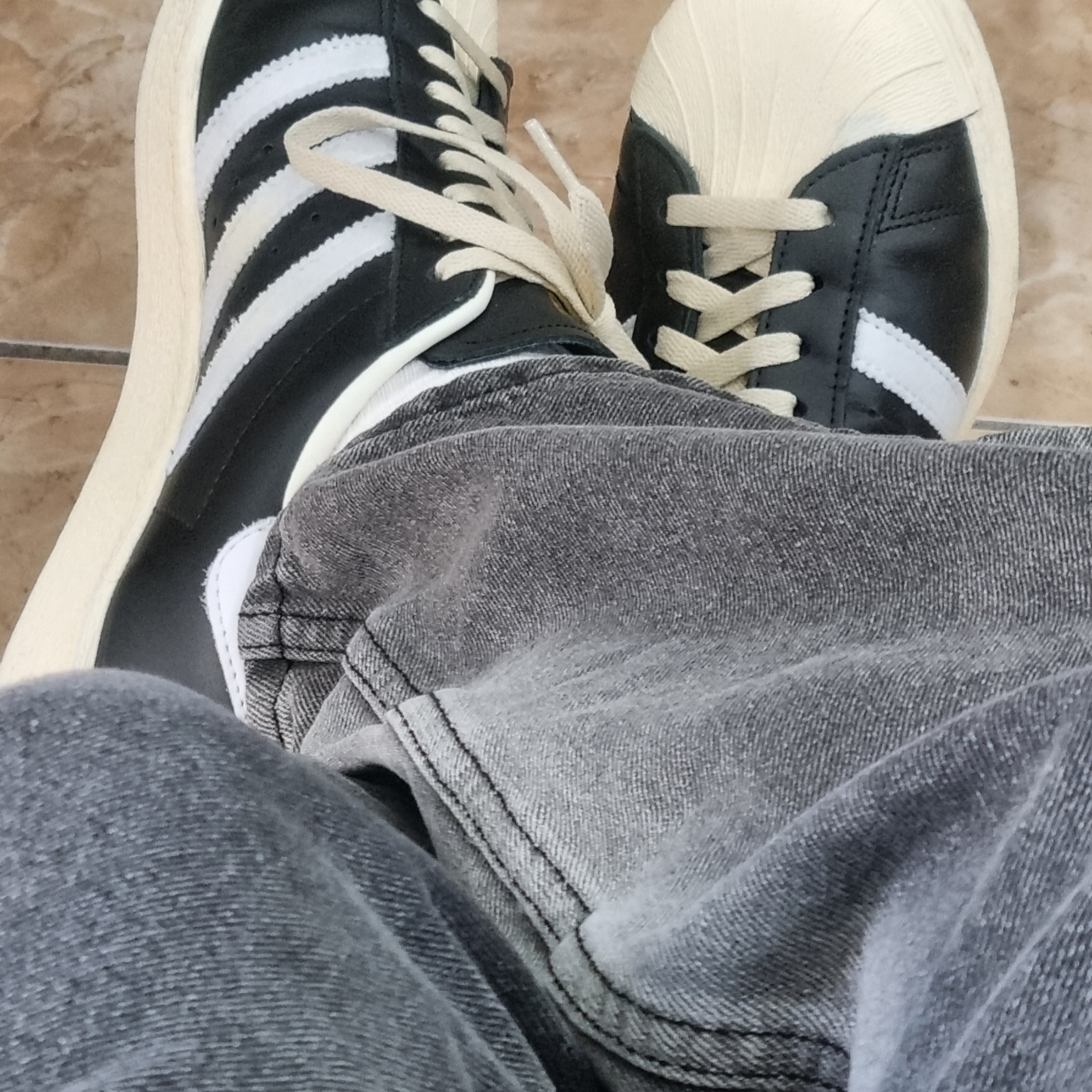 Adidas Superstar 82 FI Core Black 착용 스타일