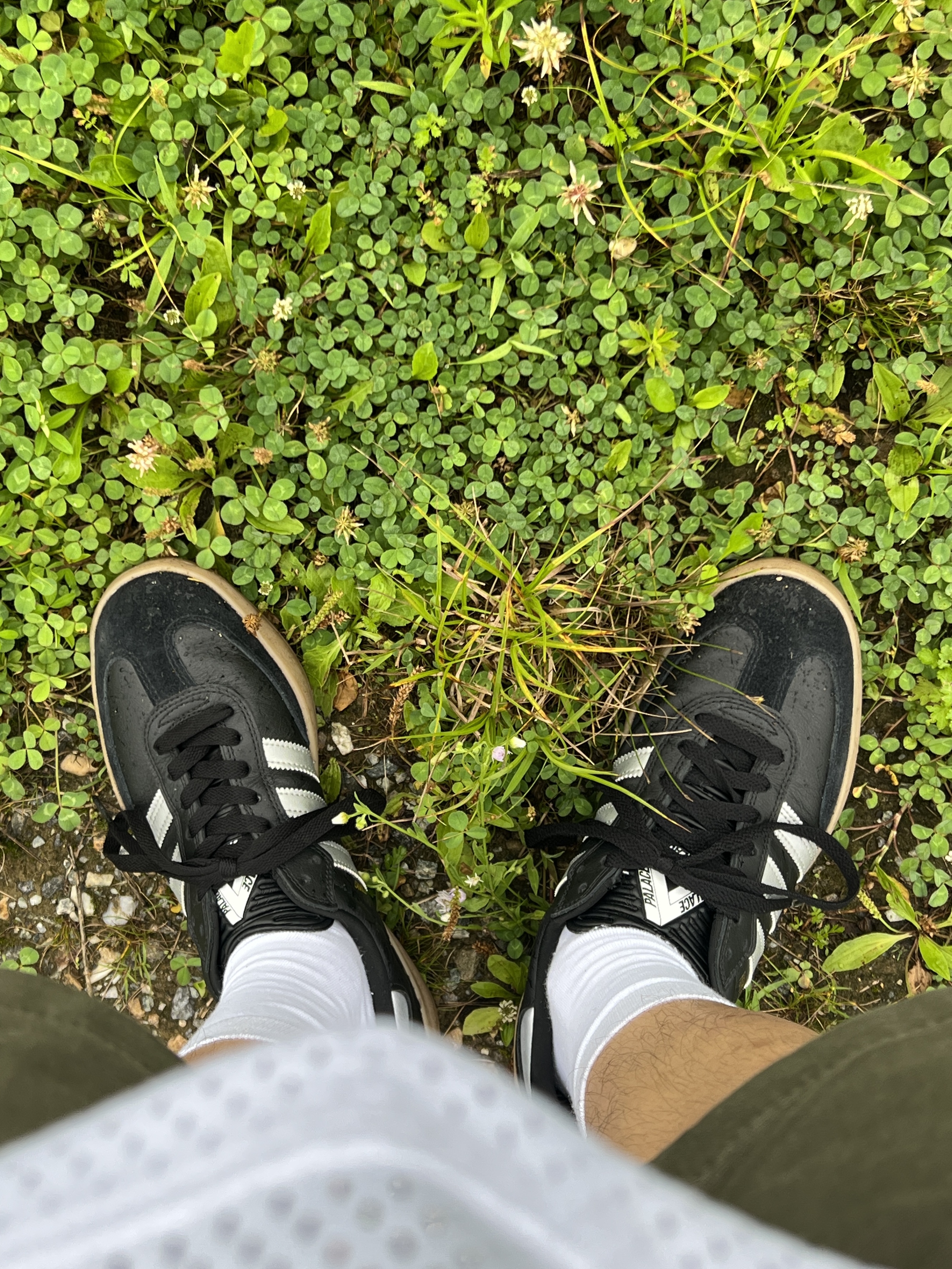 Adidas x Palace Samba Black Silver 착용 스타일 - 2