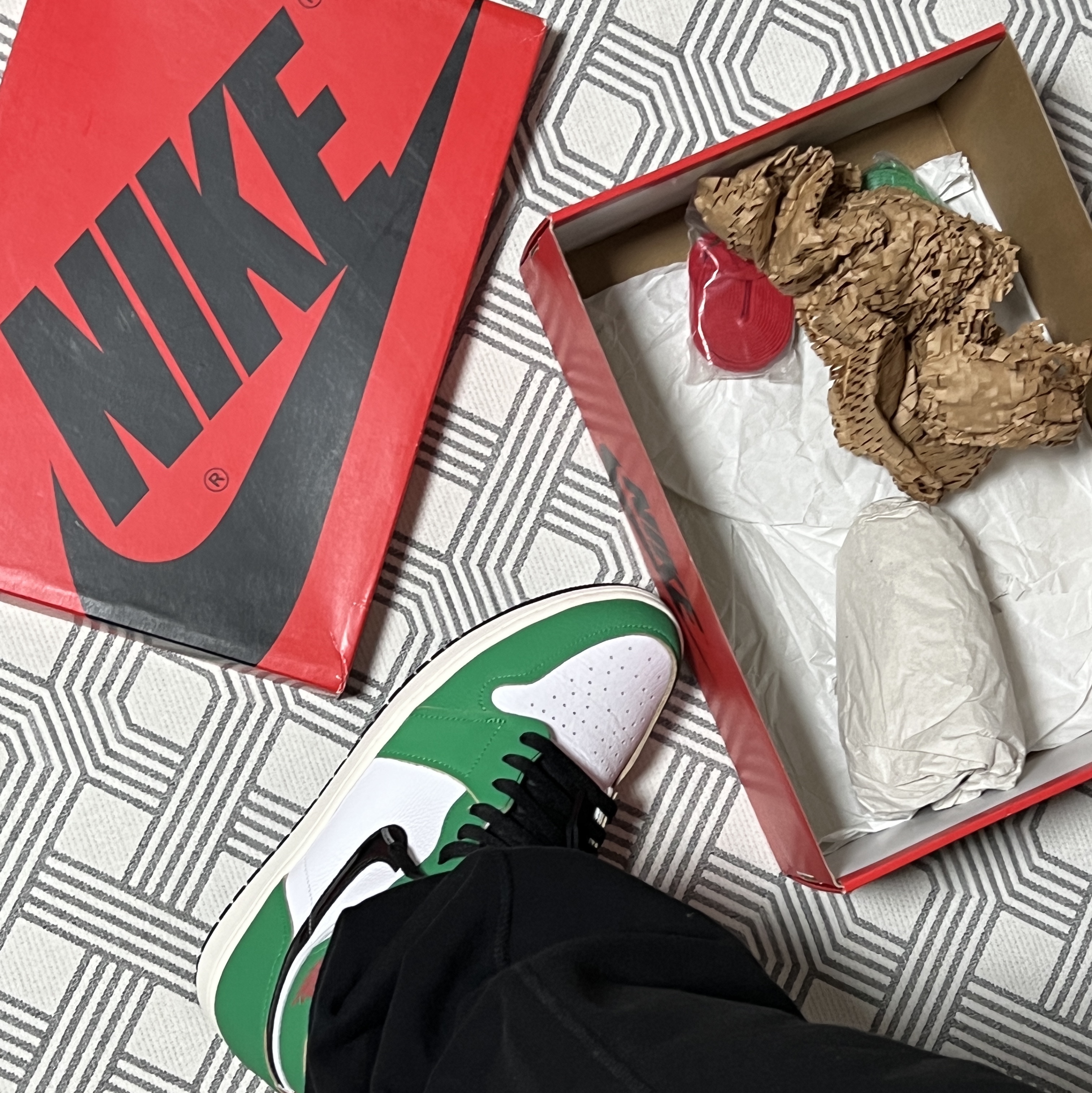 (W) Jordan 1 Retro High OG Lucky Green 착용 스타일 - 1