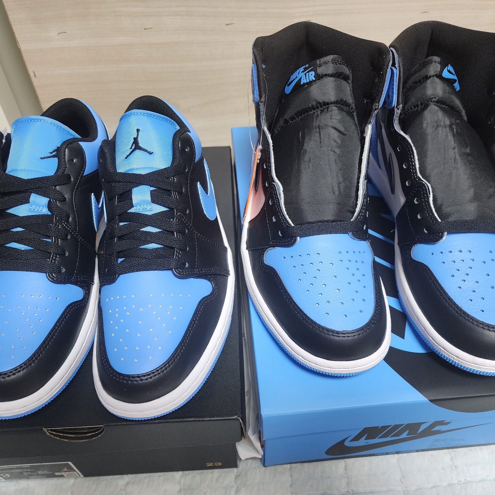 Jordan 1 Retro High OG University Blue, Jordan 1 Low Black University Blue 착용 스타일 - 2