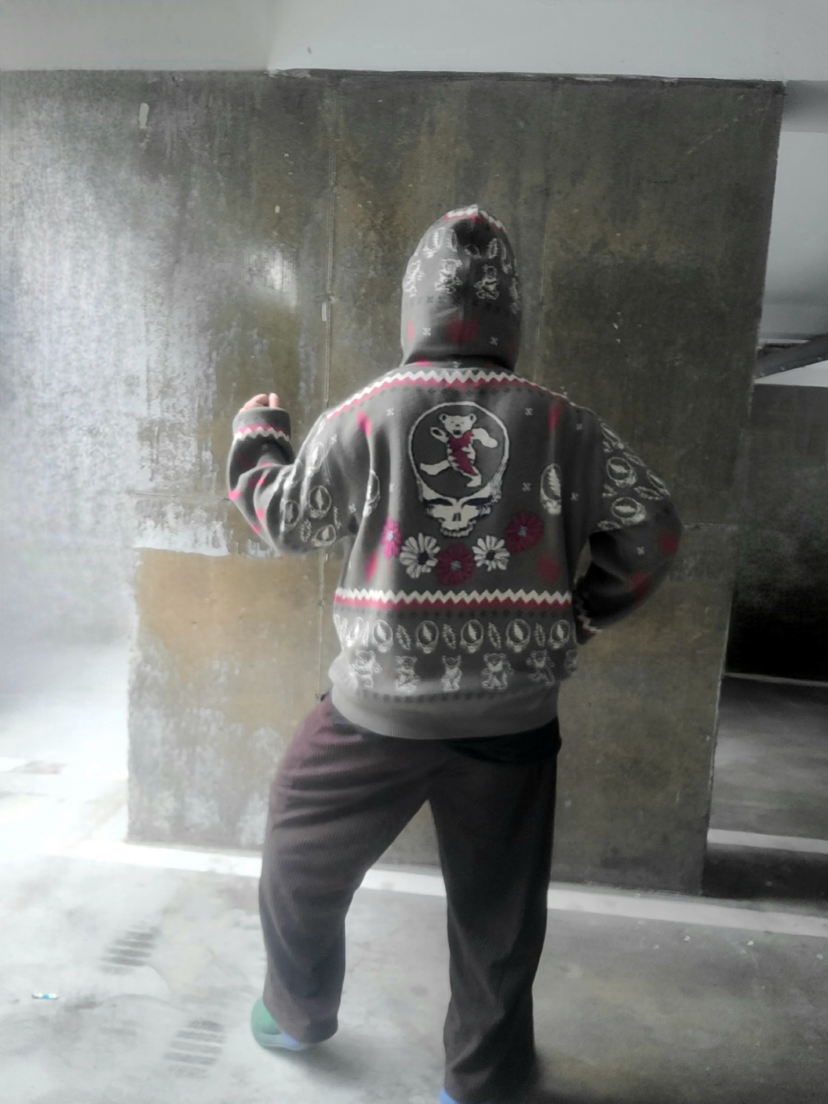 Thisisneverthat x Grateful Dead Dancing Bears Beanie Black, Thisisneverthat x Grateful Dead Iconography Knit Zip Hoodie Mud 착용 스타일 - 2