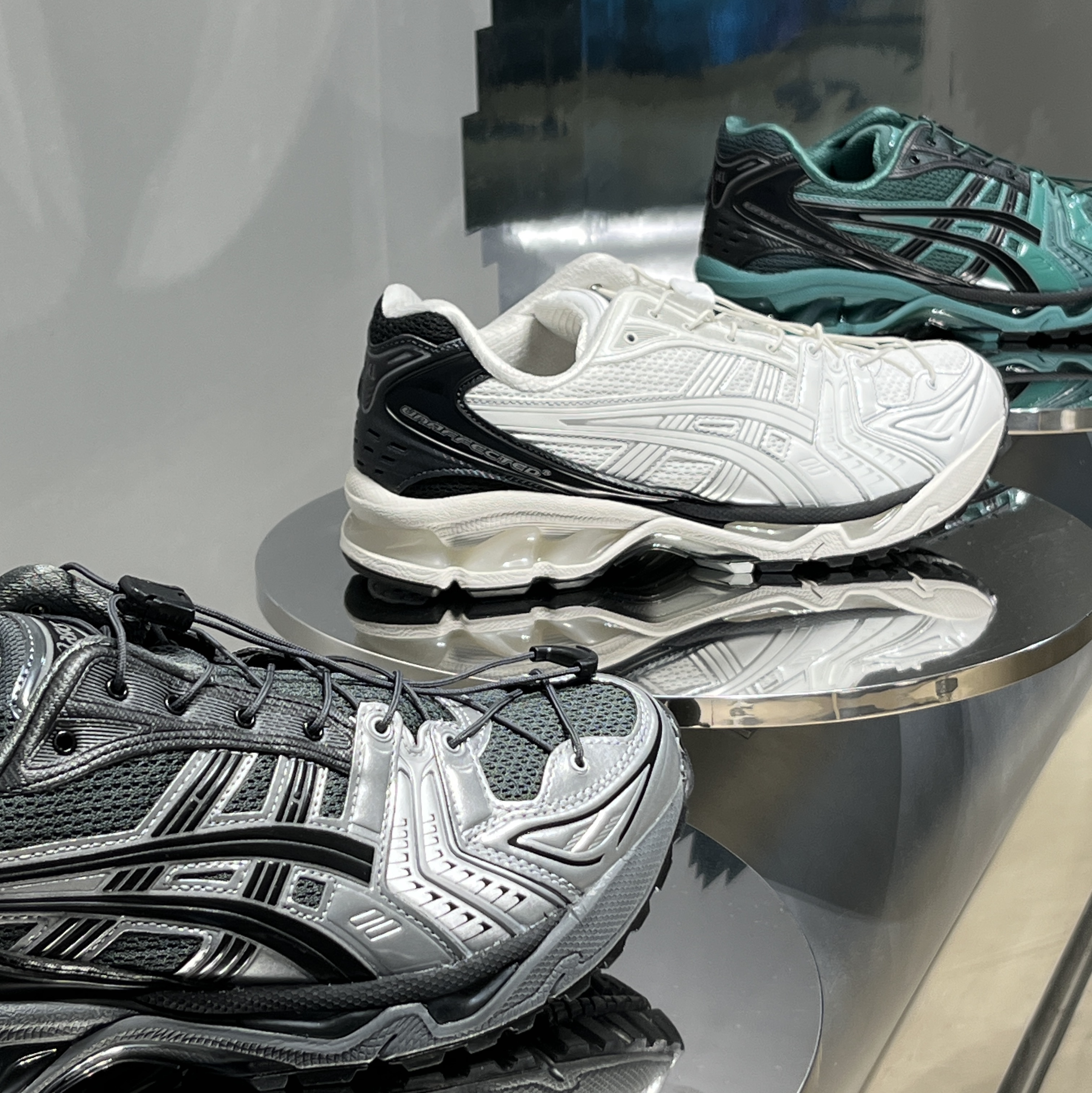 Asics x Unaffected Gel-Kayano 14 Galaxy White, Asics x Unaffected Gel-Kayano 14 Silver Moon 착용 스타일