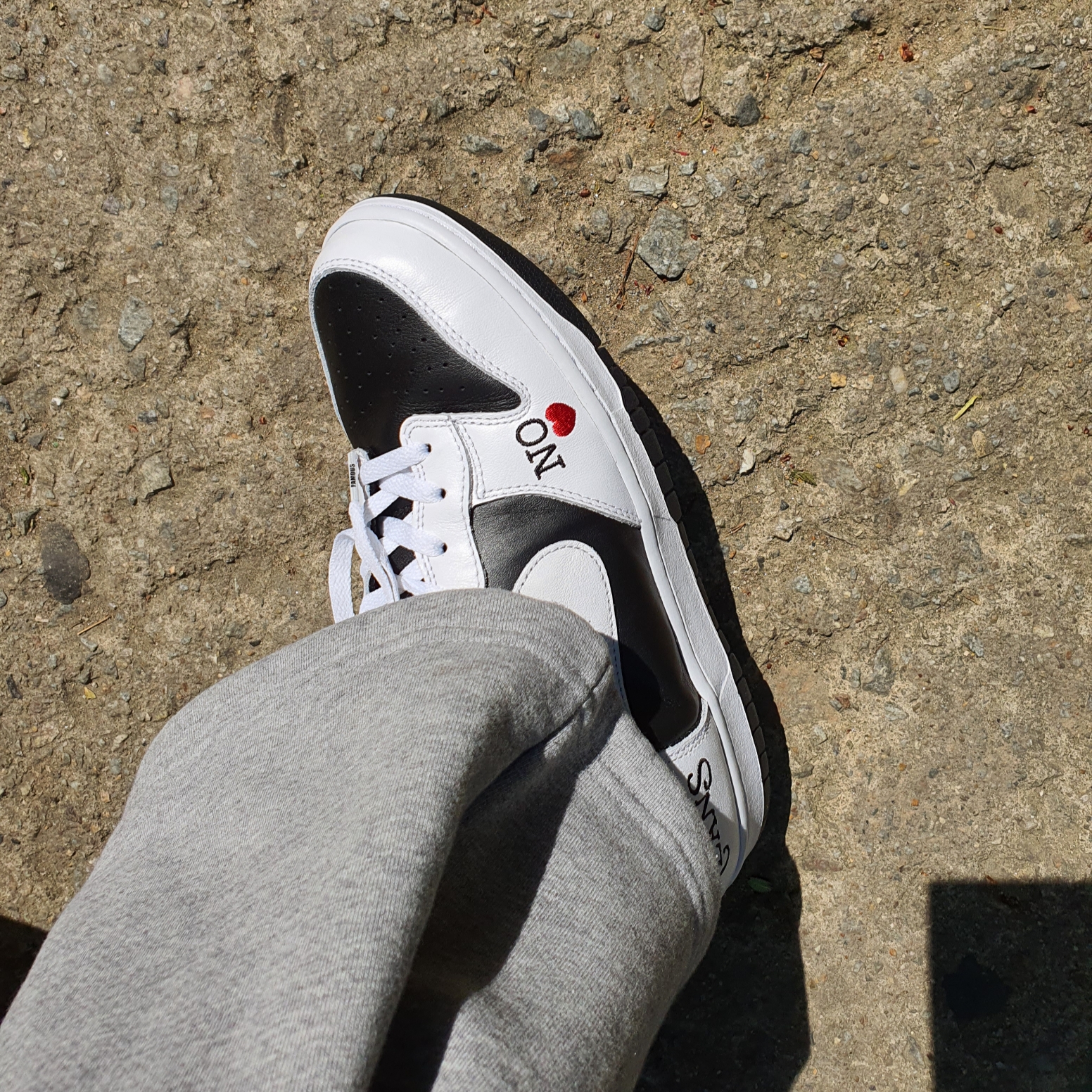 Nike x Supreme SB Dunk High OG QS By Any Means Black White 착용 스타일