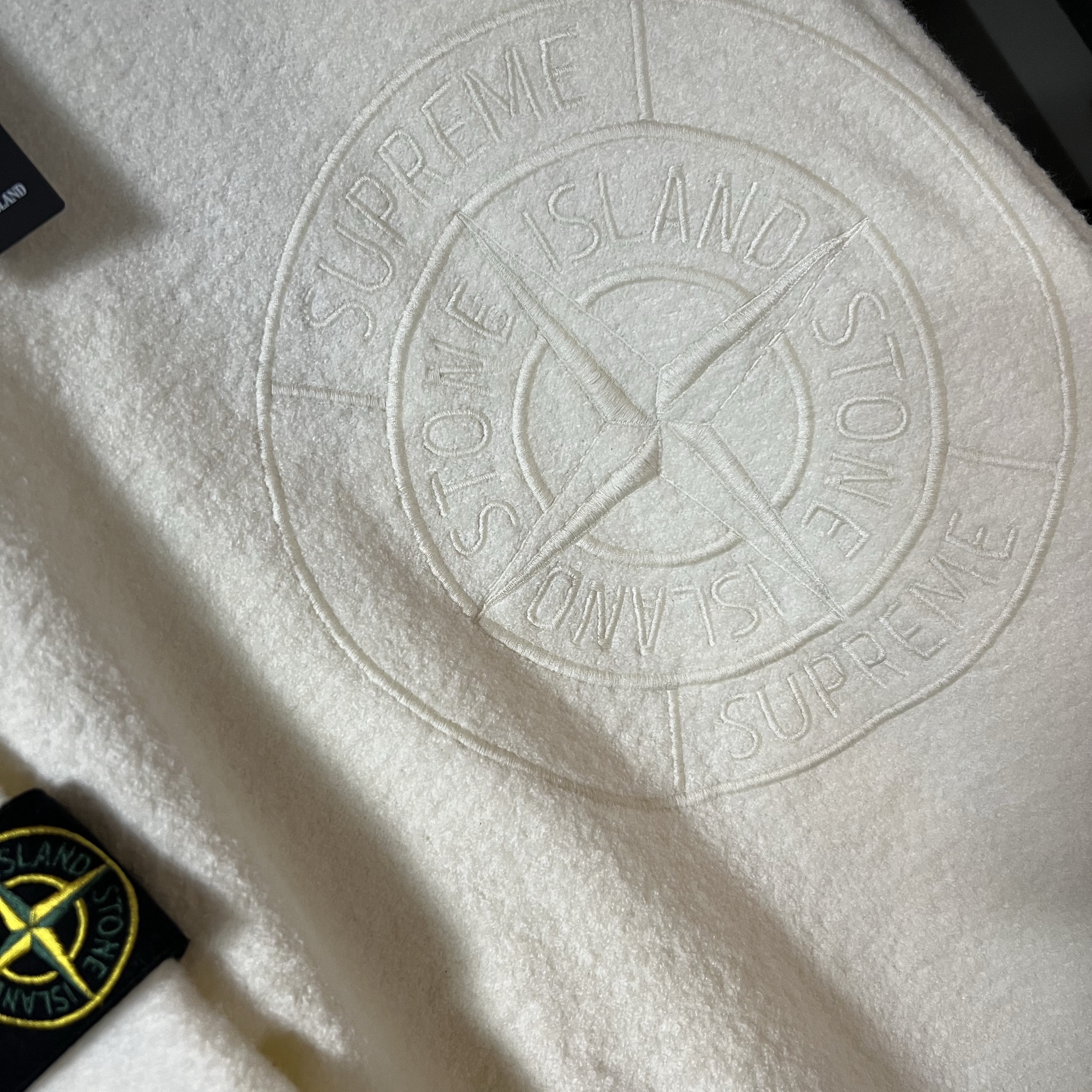 Supreme x Stone Island Boucle Cardigan White - 23FW 착용 스타일