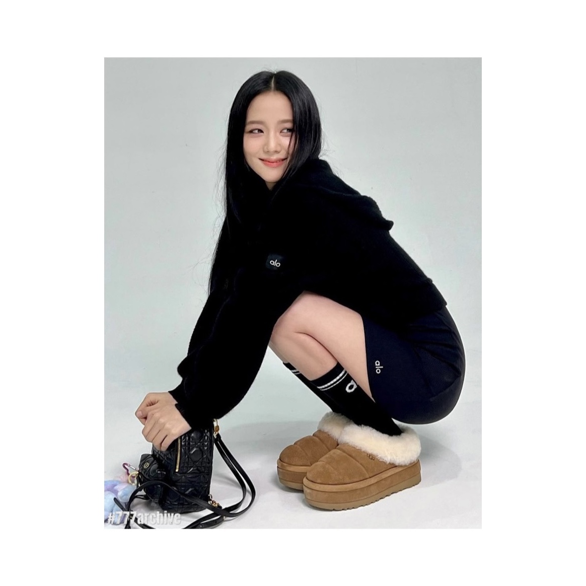 (W) UGG Tazzlita Chestnut, Dior Mini Backpack Cannage Lambskin Black 착용 스타일 - 1