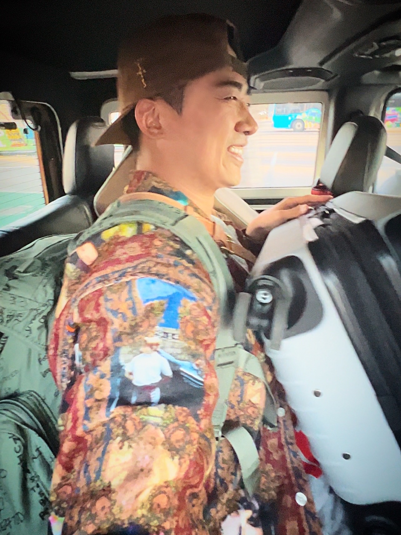 Supreme Mark Leckey Hardcore Printed Corduroy Shirt Multicolor - 23FW, Supreme Don’t Fuck Around T-Shirt Heather Grey - 22FW 착용 스타일 - 1
