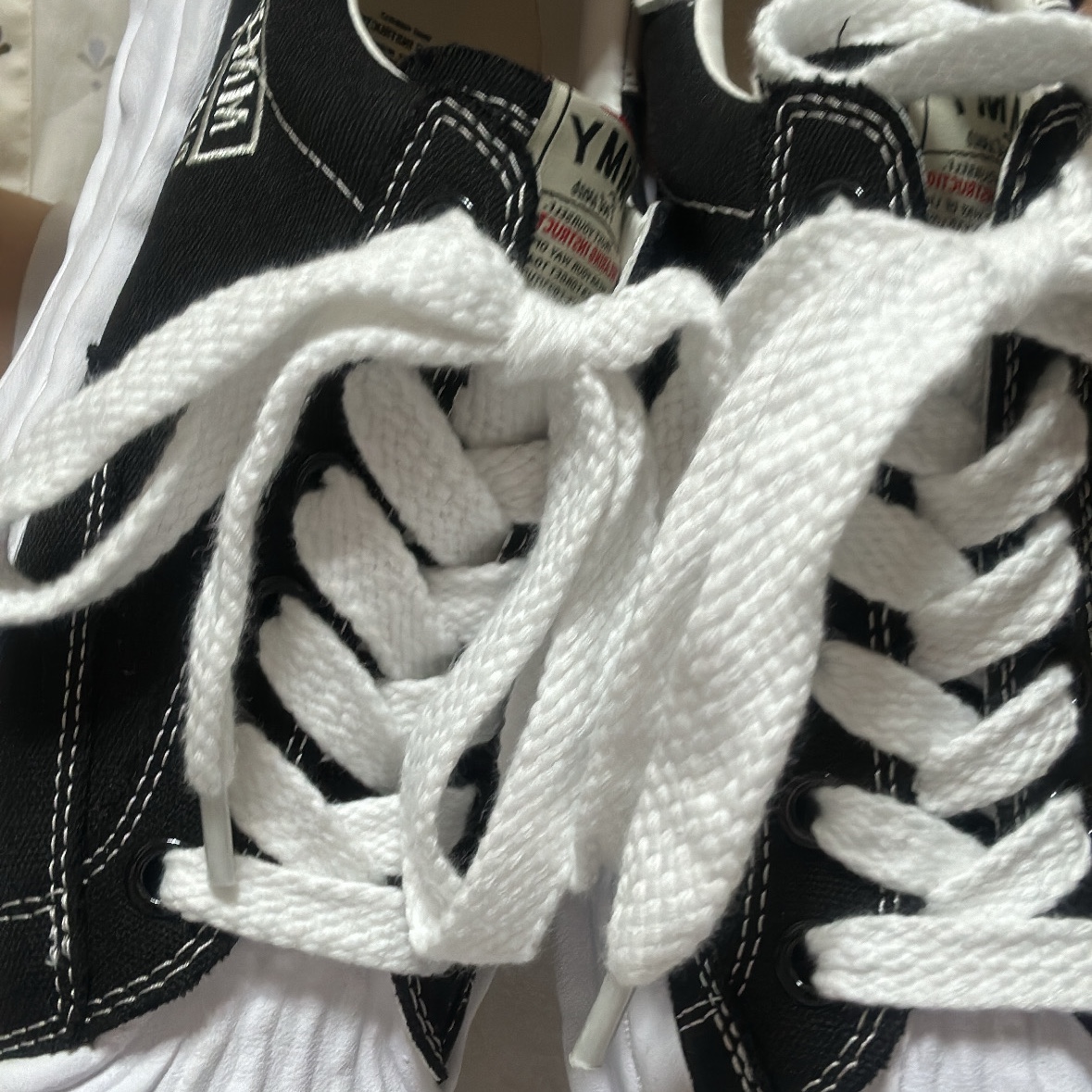 Maison Mihara Yasuhiro Blakey OG Sole Canvas Low-top Sneakers Black White 착용 스타일