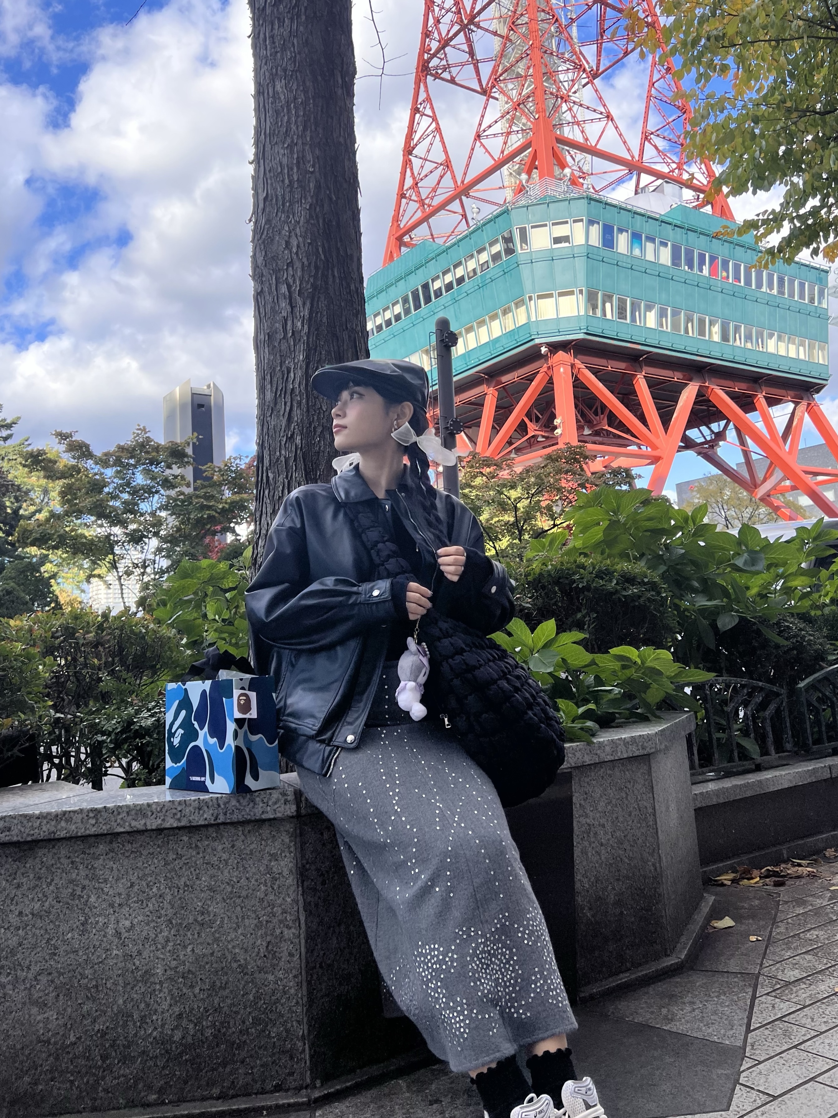 COS Quilted Oversized Shoulder Bag Black, Asics Gel-Kayano 14 Cream Black 착용 스타일 - 1