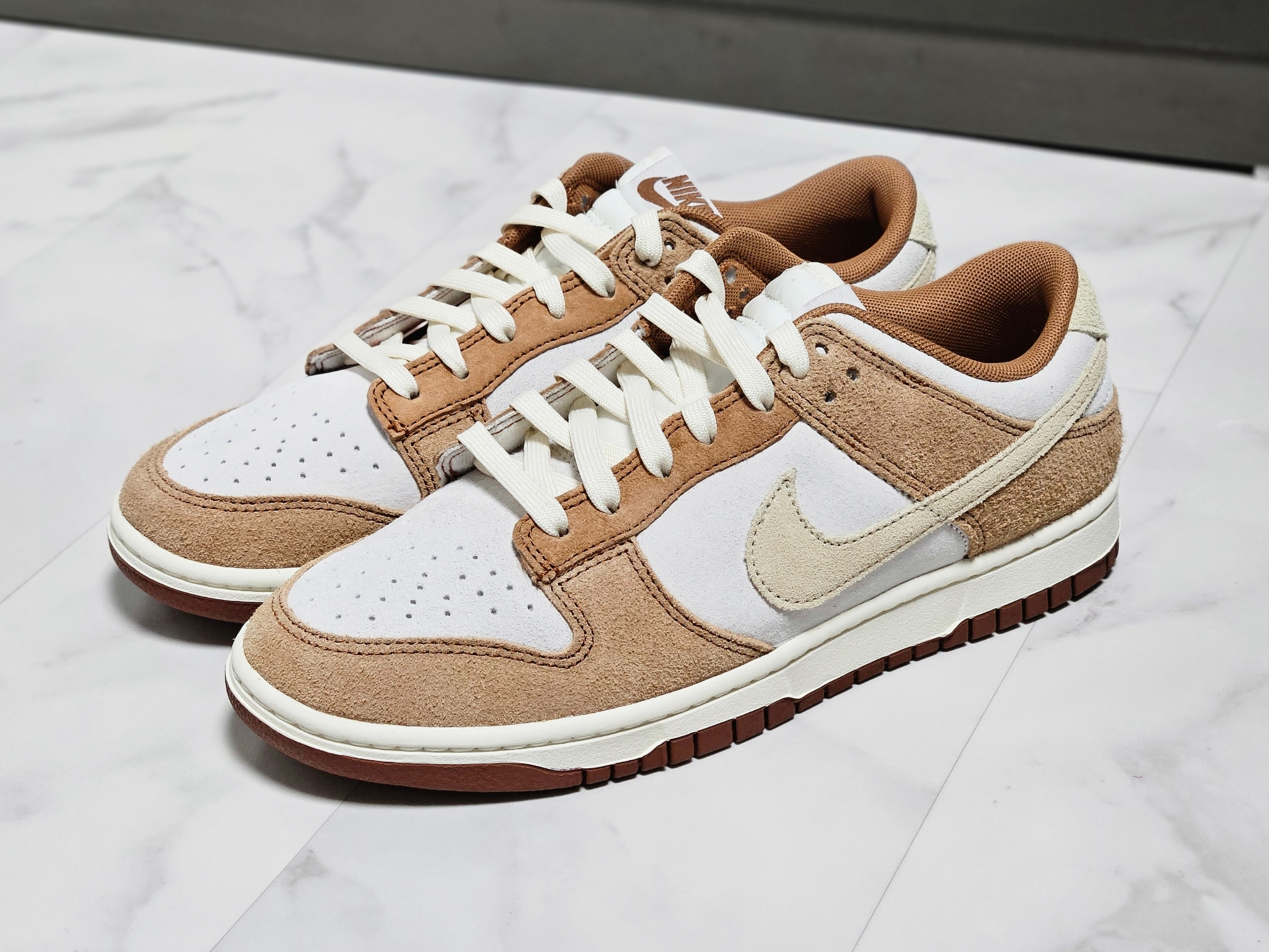 Nike Dunk Low Pro Premium Medium Curry 착용 스타일 - 1