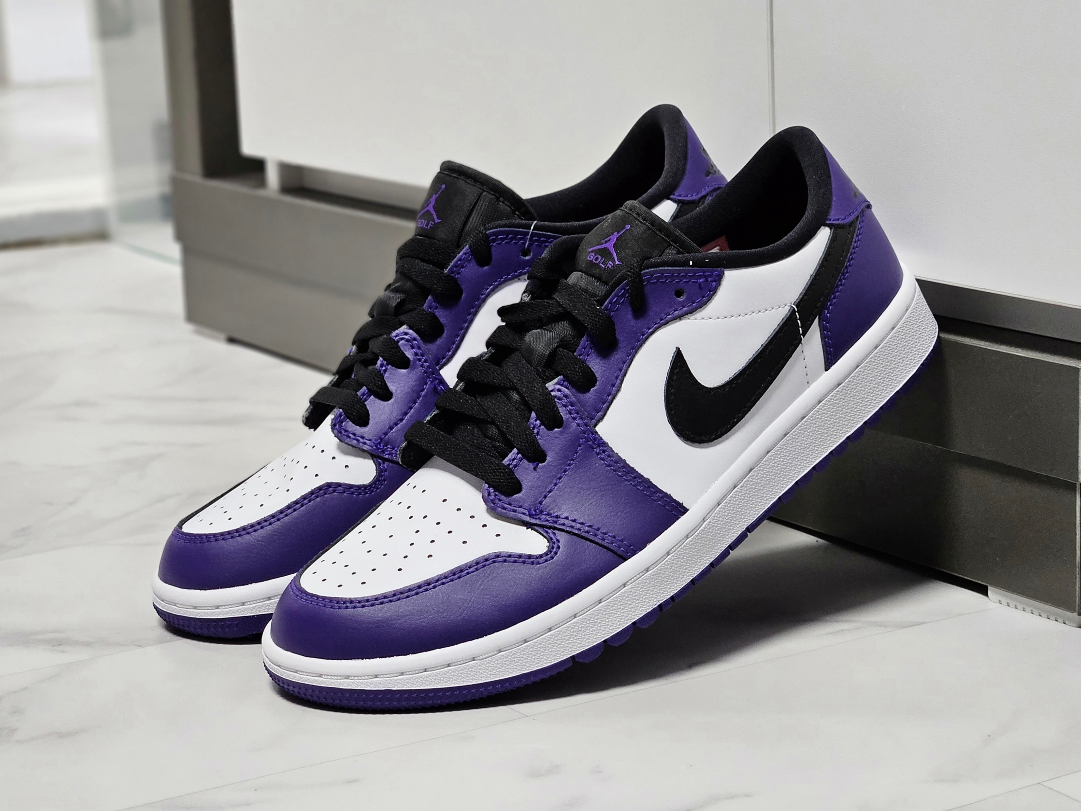 Jordan 1 Low Golf Court Purple 착용 스타일 - 1