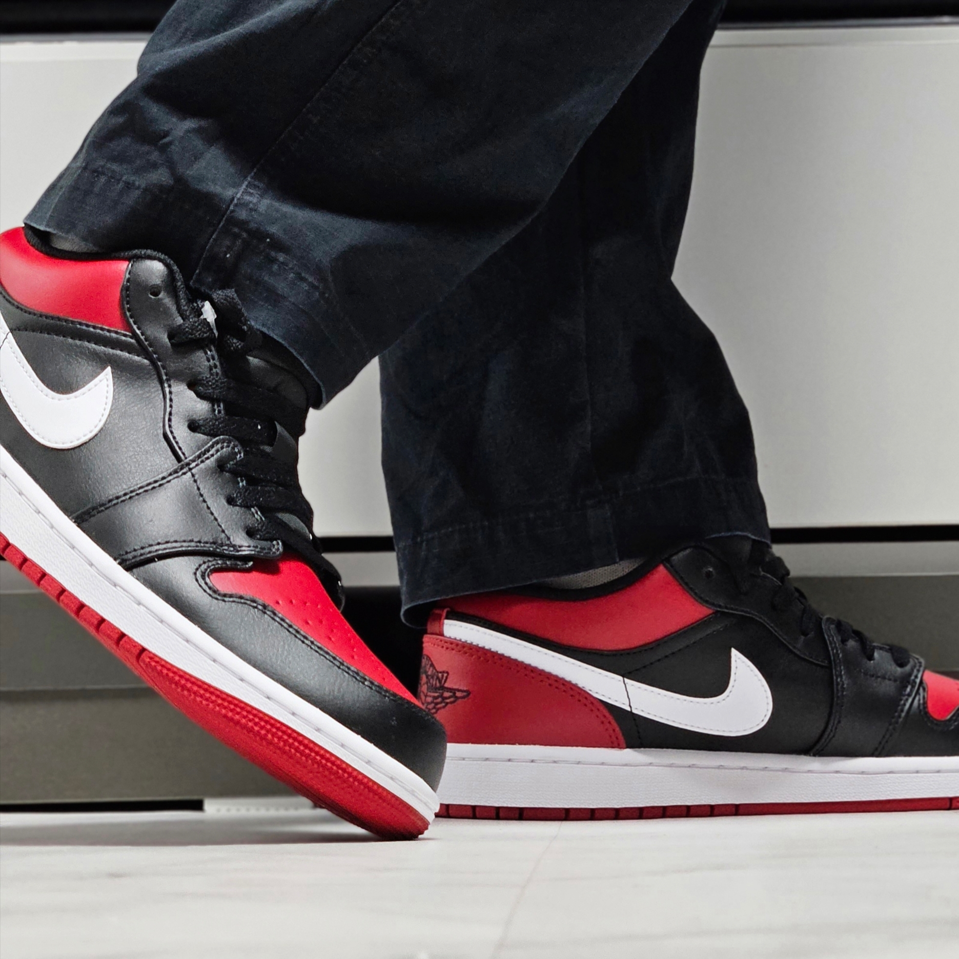 Jordan 1 Low Alternate Bred Toe 착용 스타일 - 2