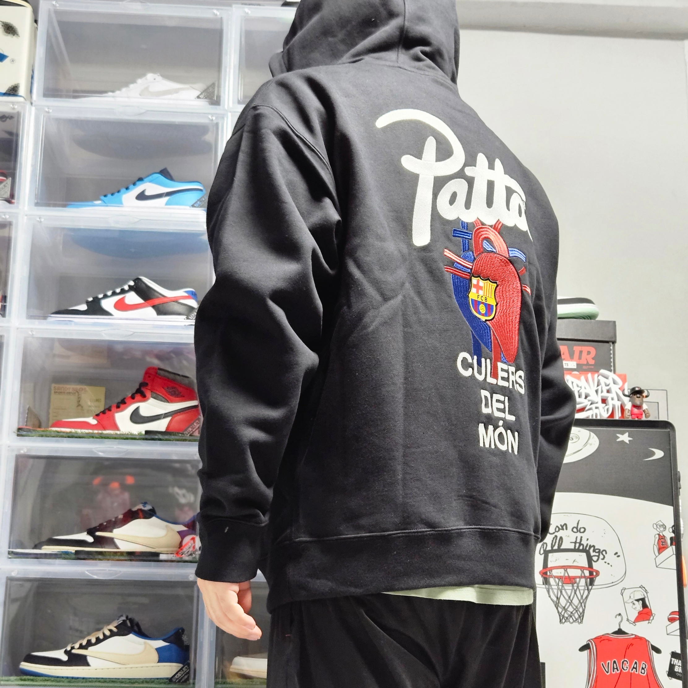 Nike x Patta x FC Barcelona Solo Swoosh Hoodie Culers del Món (FD4147-010) 착용 스타일 - 4