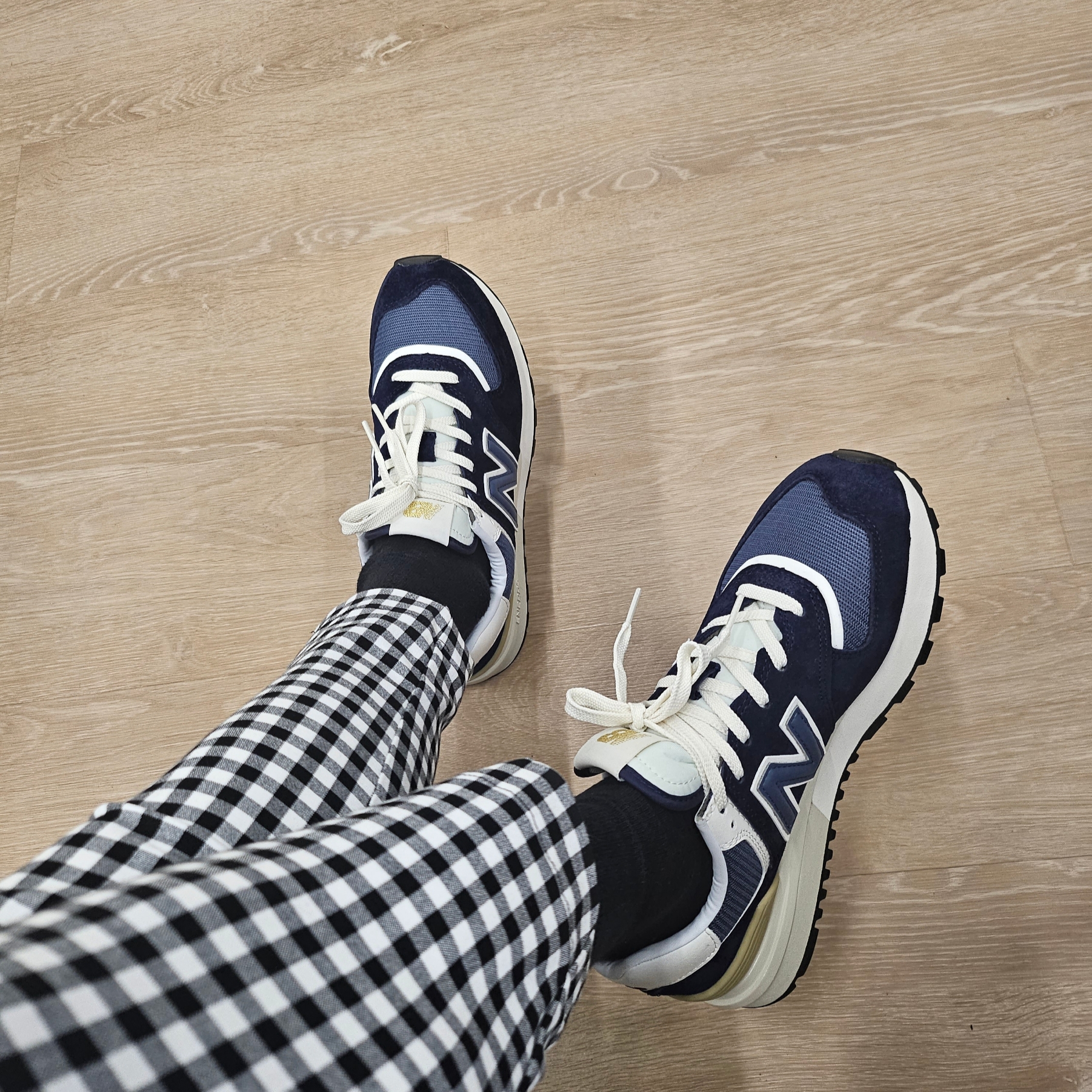 New Balance 574 Legacy Navy 착용 스타일