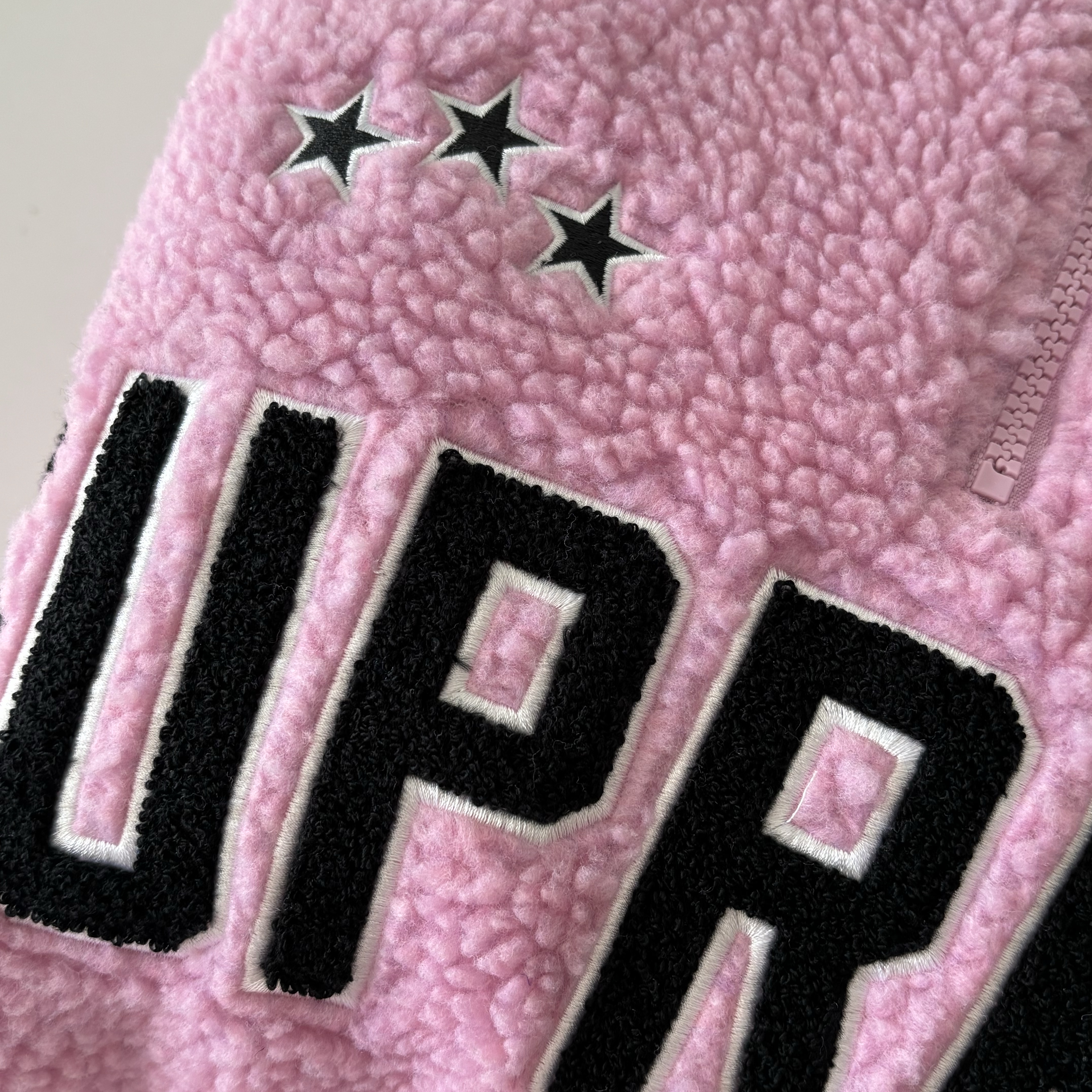 Supreme Arc Half Zip Fleece Pullover Pink - 23FW 착용 스타일