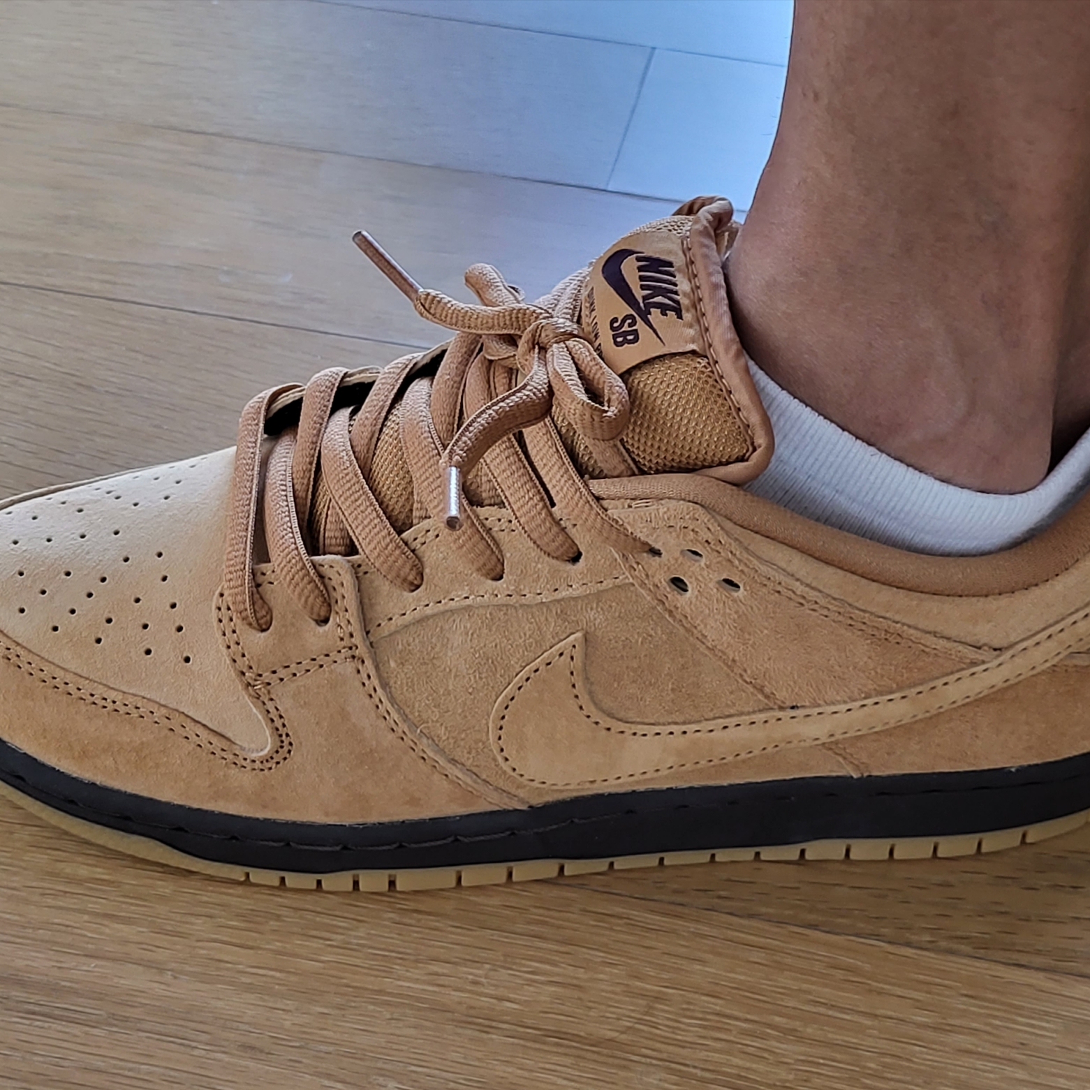 Nike SB Dunk Low Pro Wheat 2023 착용 스타일 - 1