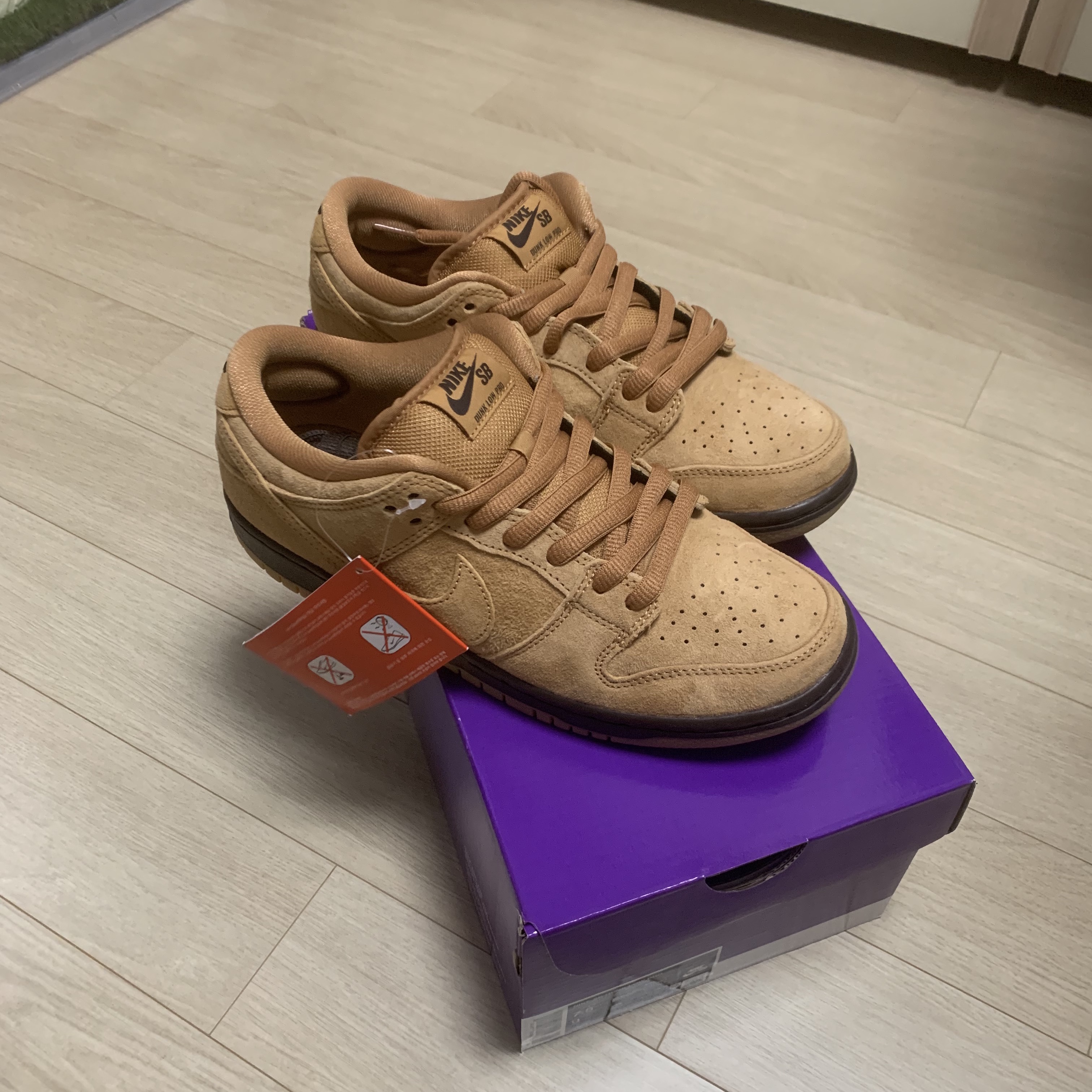 Nike SB Dunk Low Pro Wheat 2023 착용 스타일 - 3