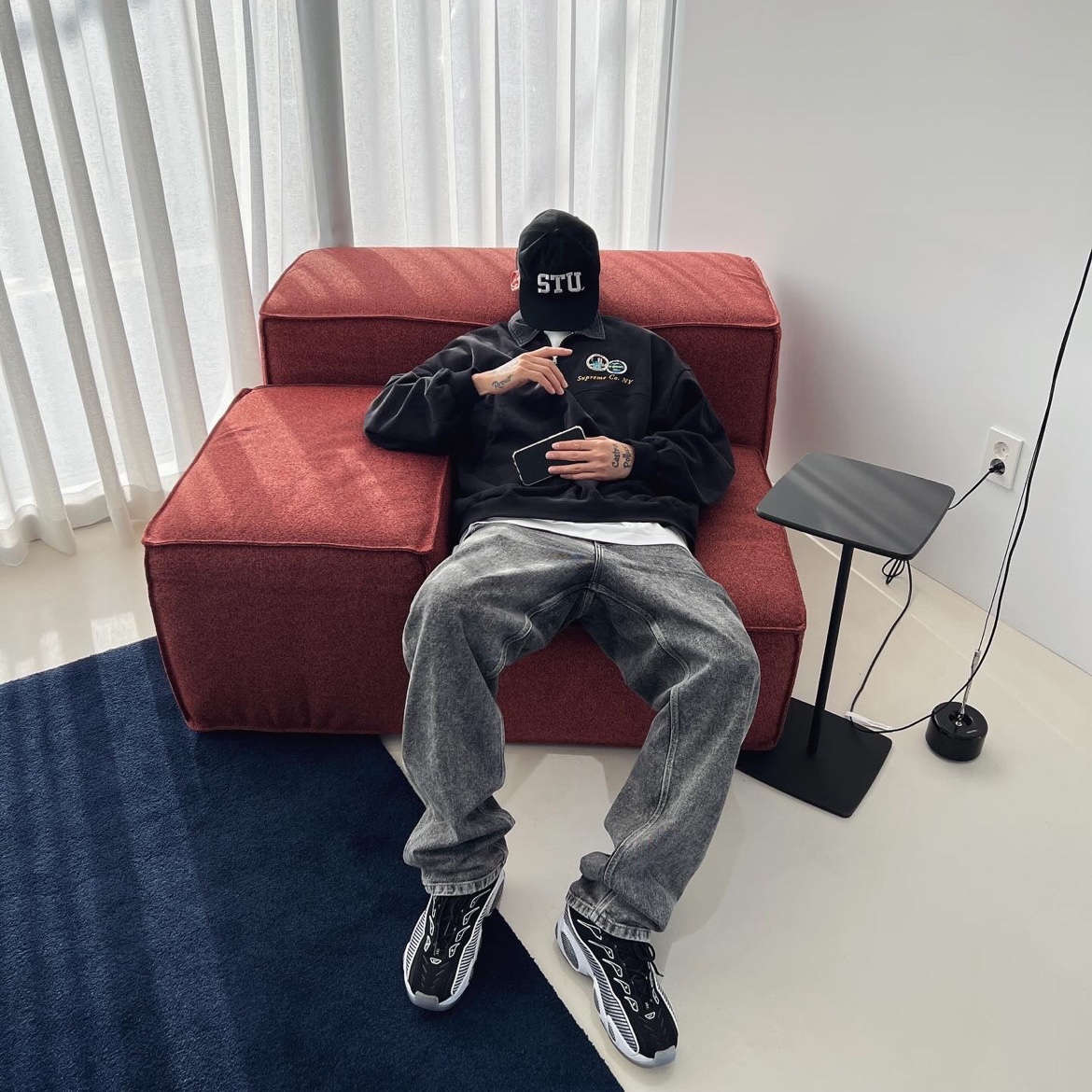 Supreme Denim Collar Half Zip Sweatshirt Black - 23SS, Nike x Drake Nocta Glide Black White Clear 착용 스타일 - 1