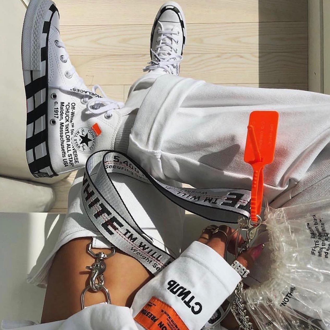 Converse x Off-White Chuck 70 High V2 2021 착용 스타일 - 1