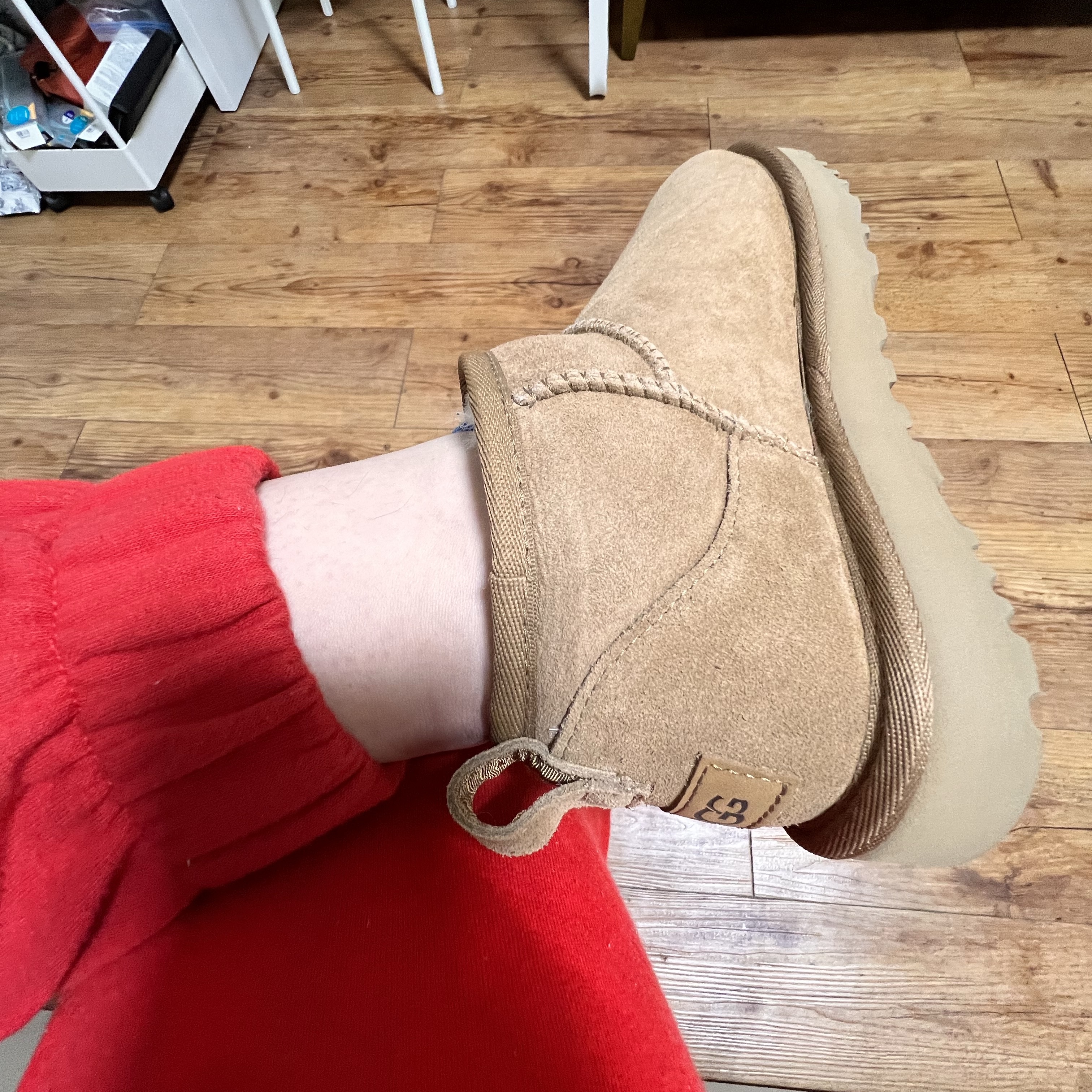 (W) UGG Classic Ultra Mini Boots Chestnut 착용 스타일 - 2