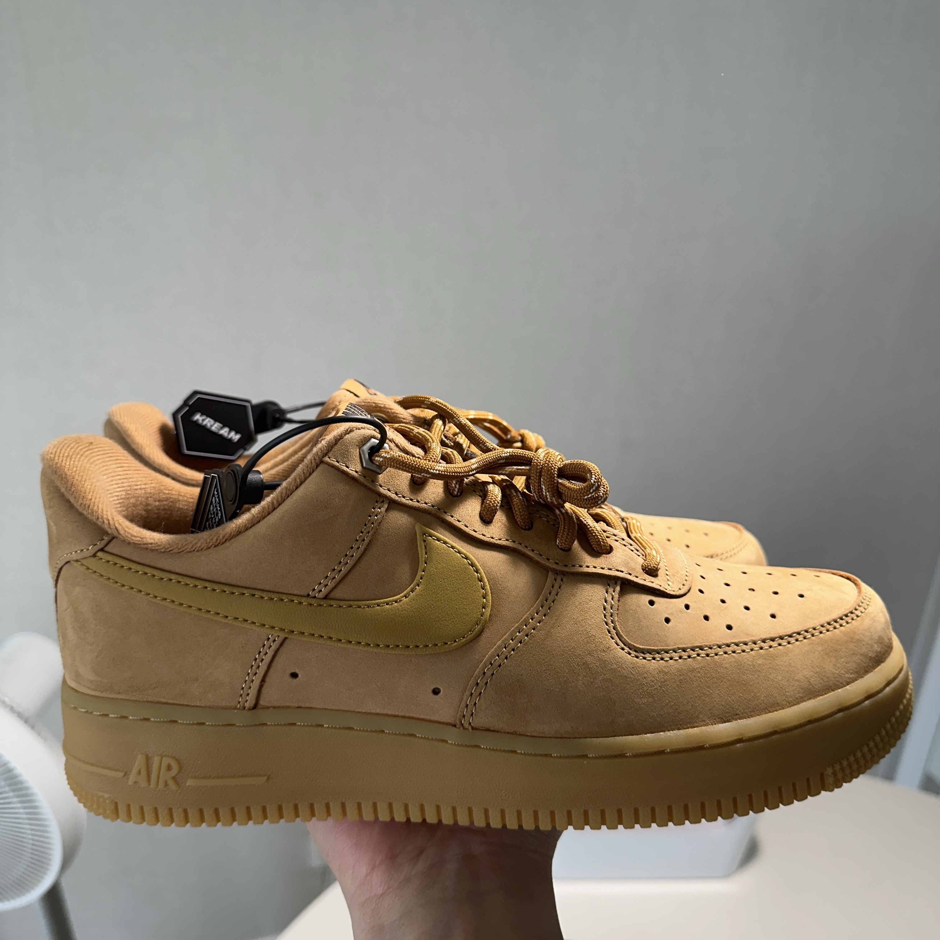 Nike Air Force 1 '07 WB Flax 착용 스타일