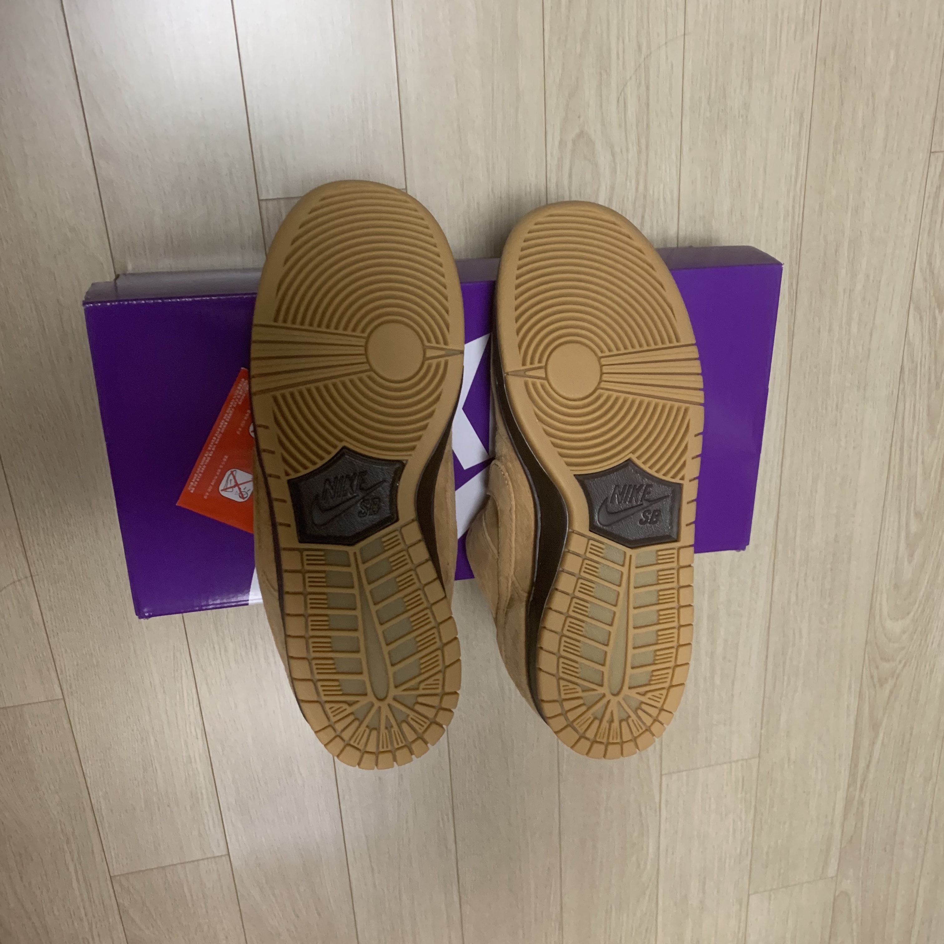 Nike SB Dunk Low Pro Wheat 2023 착용 스타일 - 5