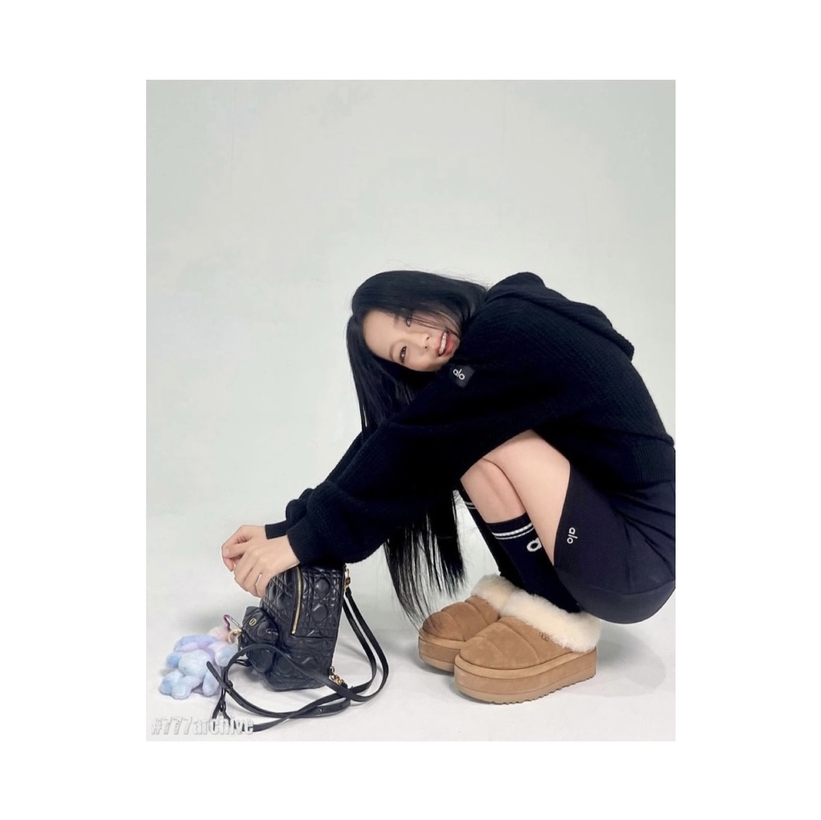 (W) UGG Tazzlita Chestnut, Dior Mini Backpack Cannage Lambskin Black 착용 스타일 - 3