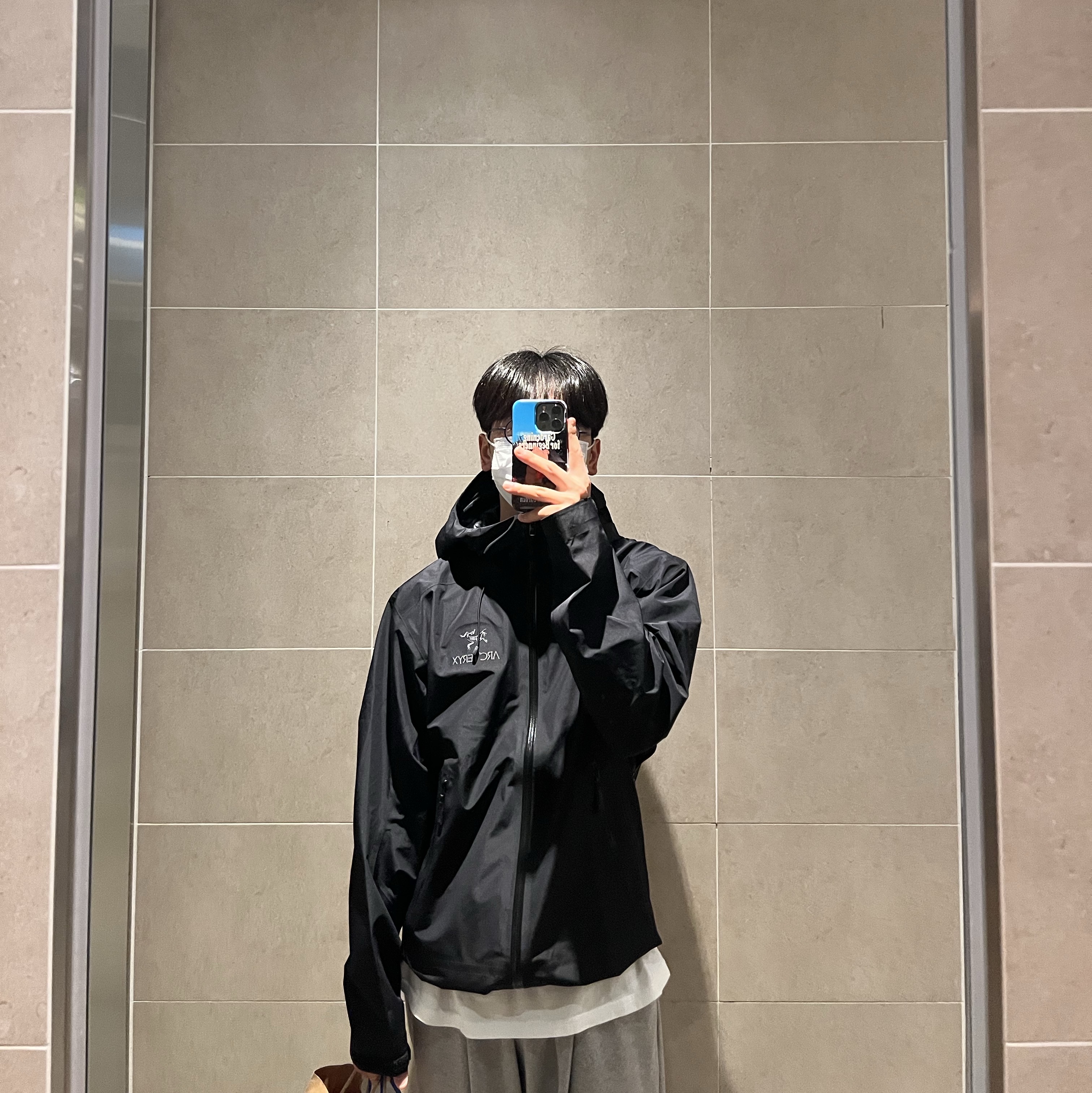Arc'teryx Beta LT Jacket Black 착용 스타일
