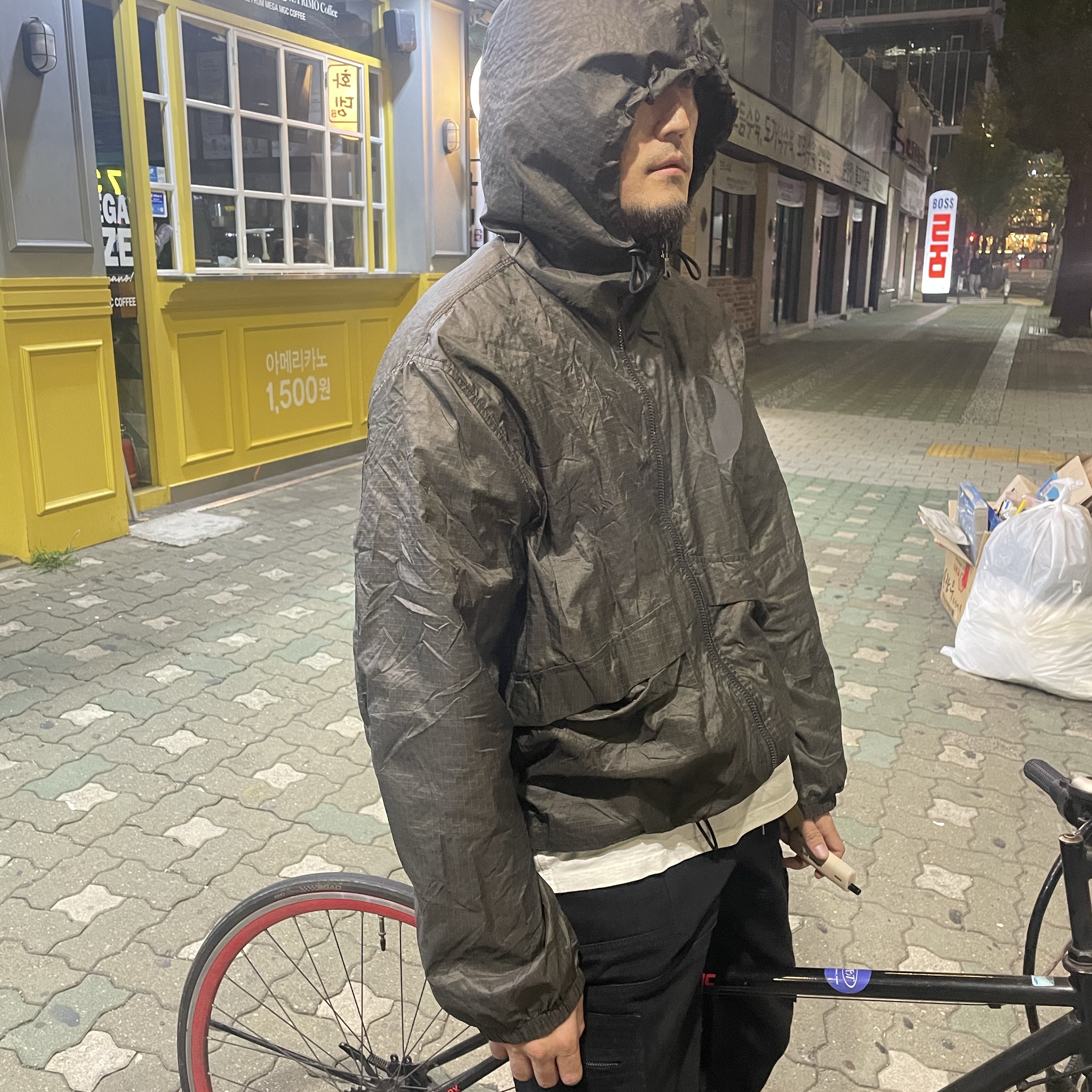 Our Legacy Work Shop Windbreaker Washed Black, Roa Hiking Roa Katharina Sand Brown 착용 스타일 - 1