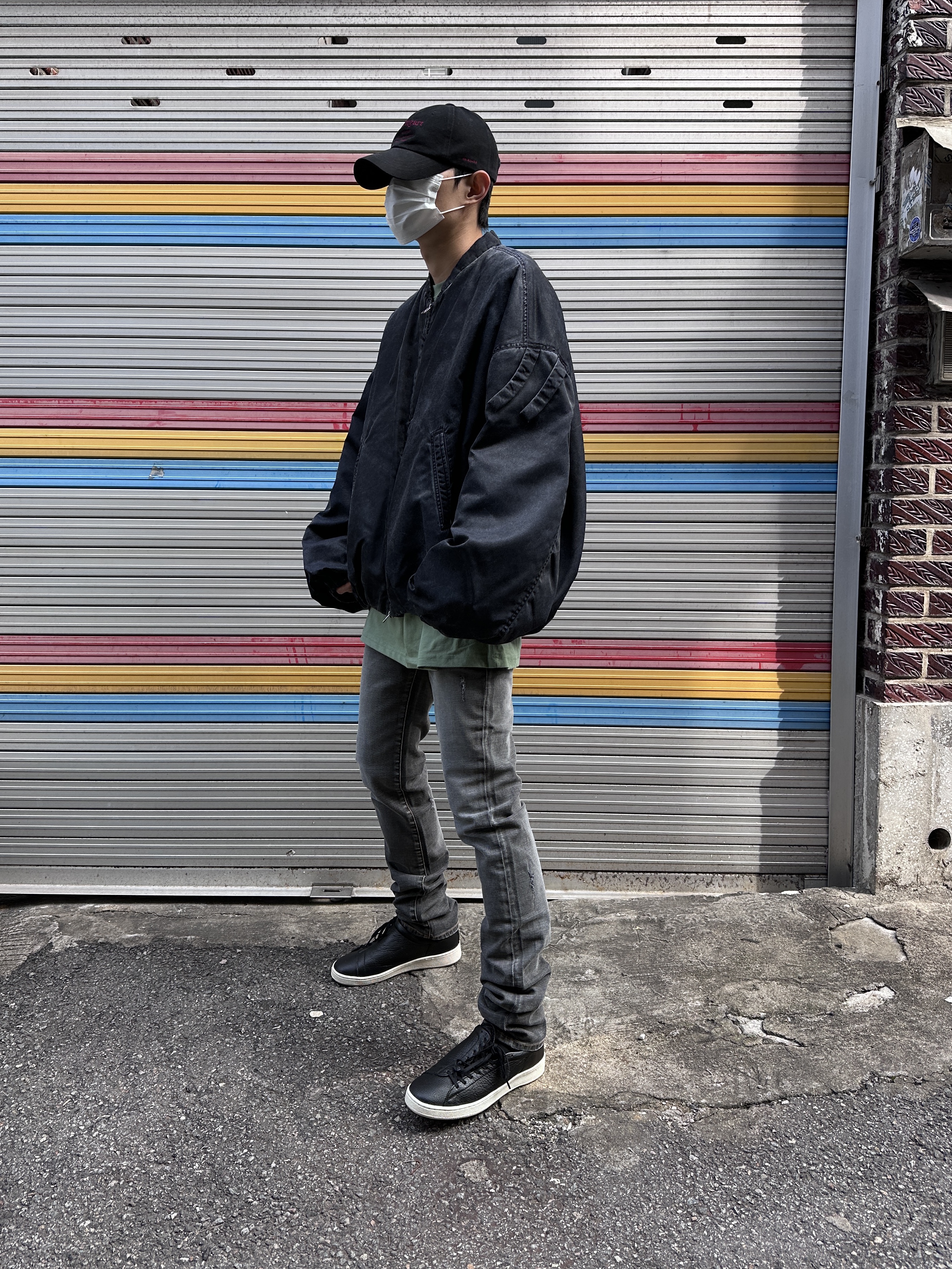 Nonnod x Undermycar Esker Jacket Distressed Midnight, Undermycar Legion.03 Slim Fit Blue Stitch Washed Jeans Washed Gray 착용 스타일 - 1
