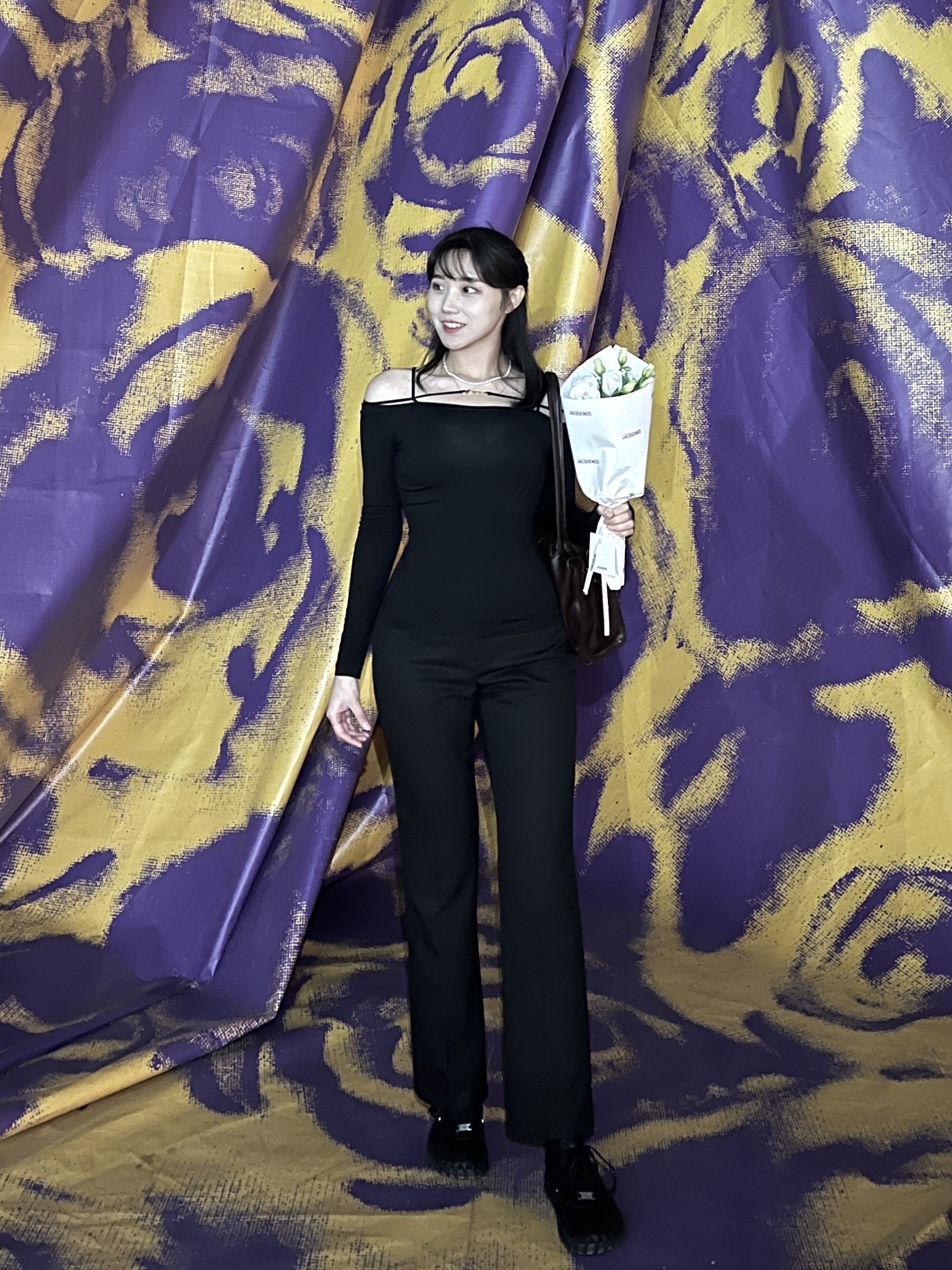 (W) Jacquemus Le T-Shirt Sierra Black, Nike x Jacquemus J Force 1 Low LX SP Black 착용 스타일 - 1