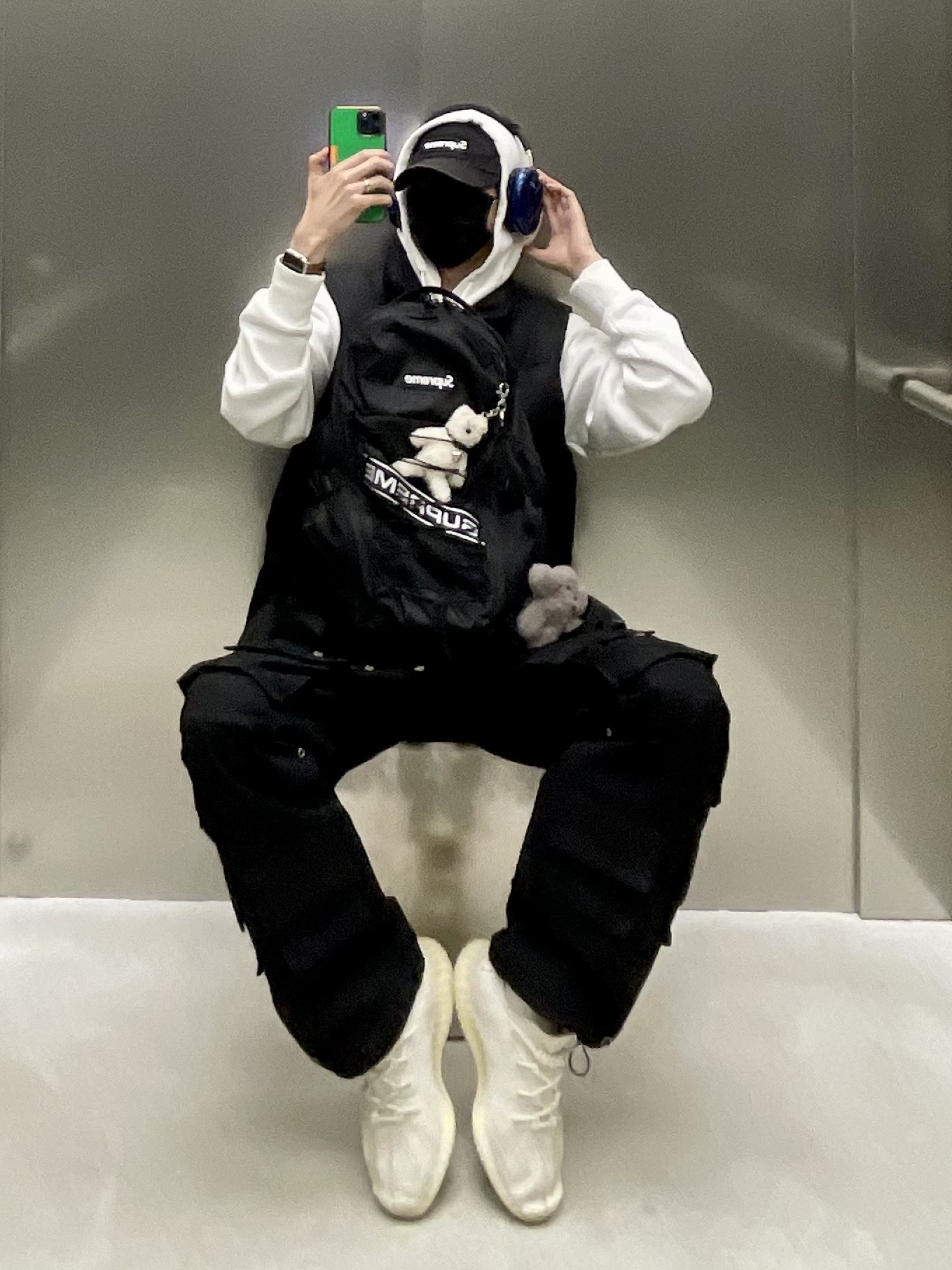 Adidas Yeezy Boost 350 V2 Bone, Godashin Cats Keyring Grey 착용 스타일 - 6