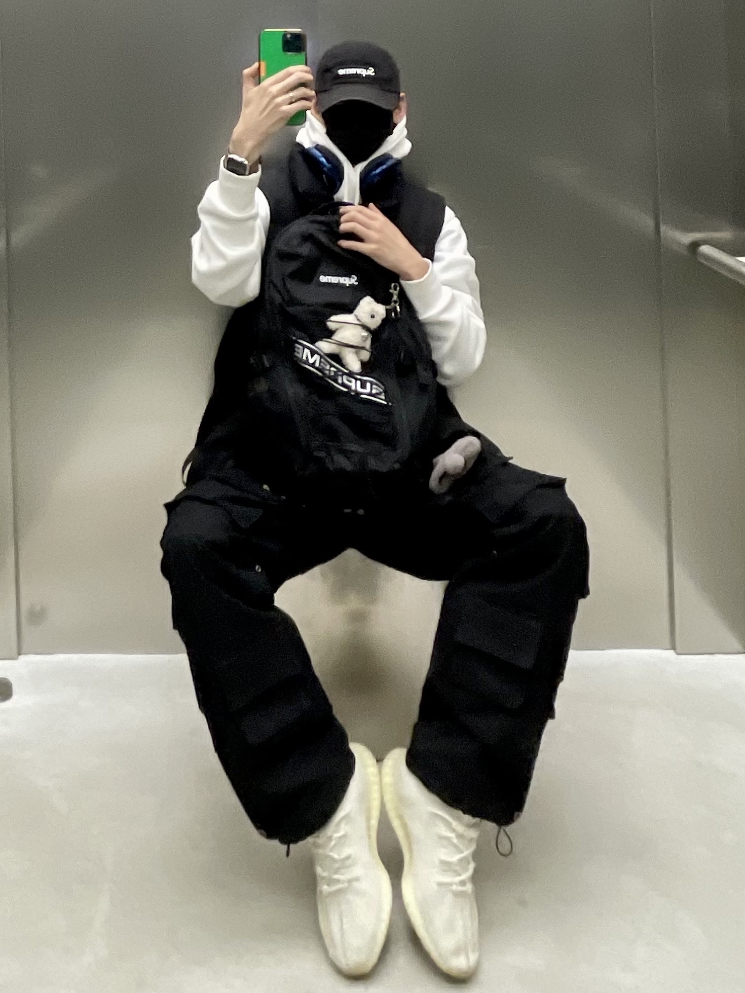 Adidas Yeezy Boost 350 V2 Bone, Godashin Cats Keyring Grey 착용 스타일 - 5