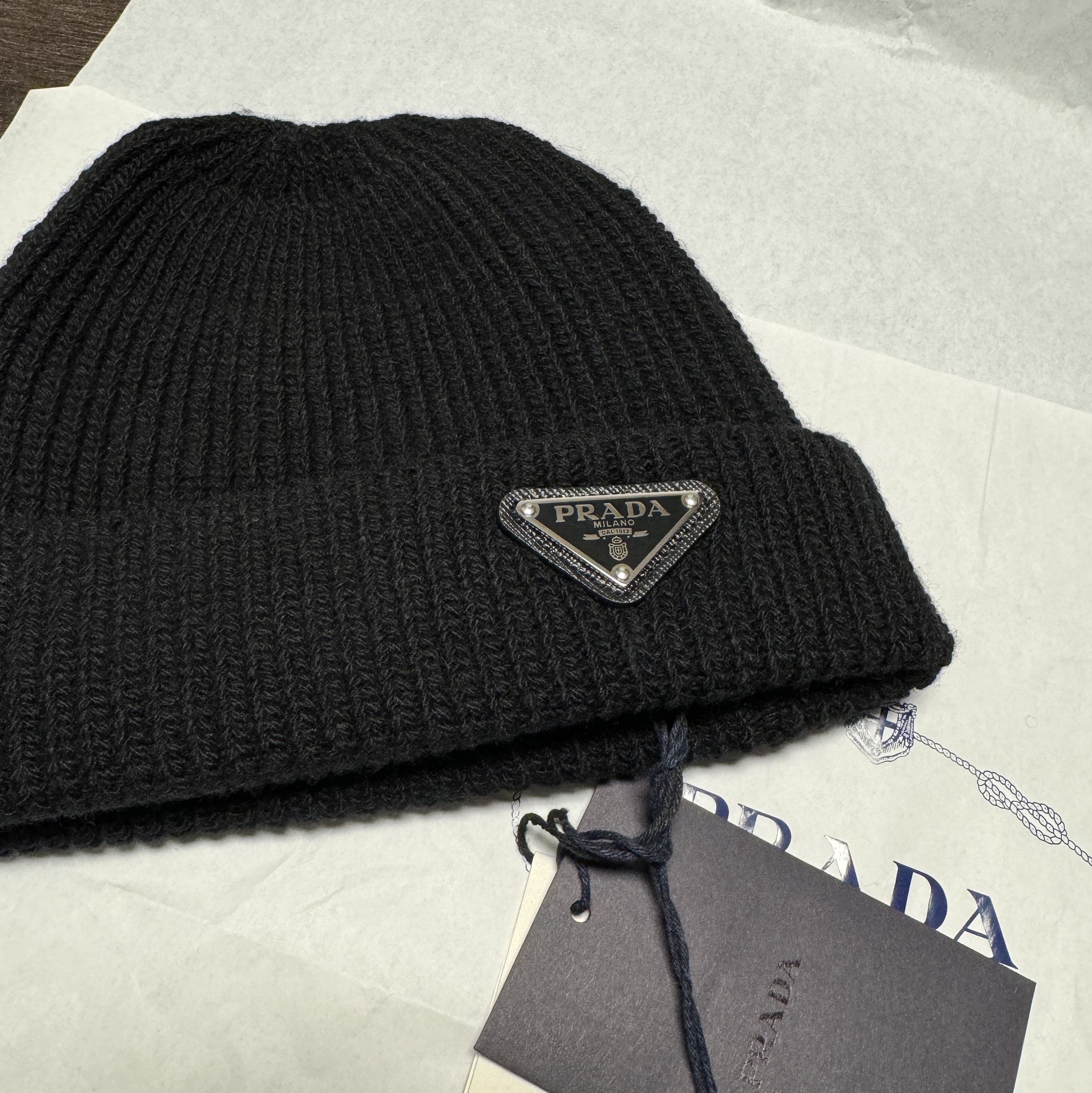 Prada Wool Cashmere Beanie Black 착용 스타일