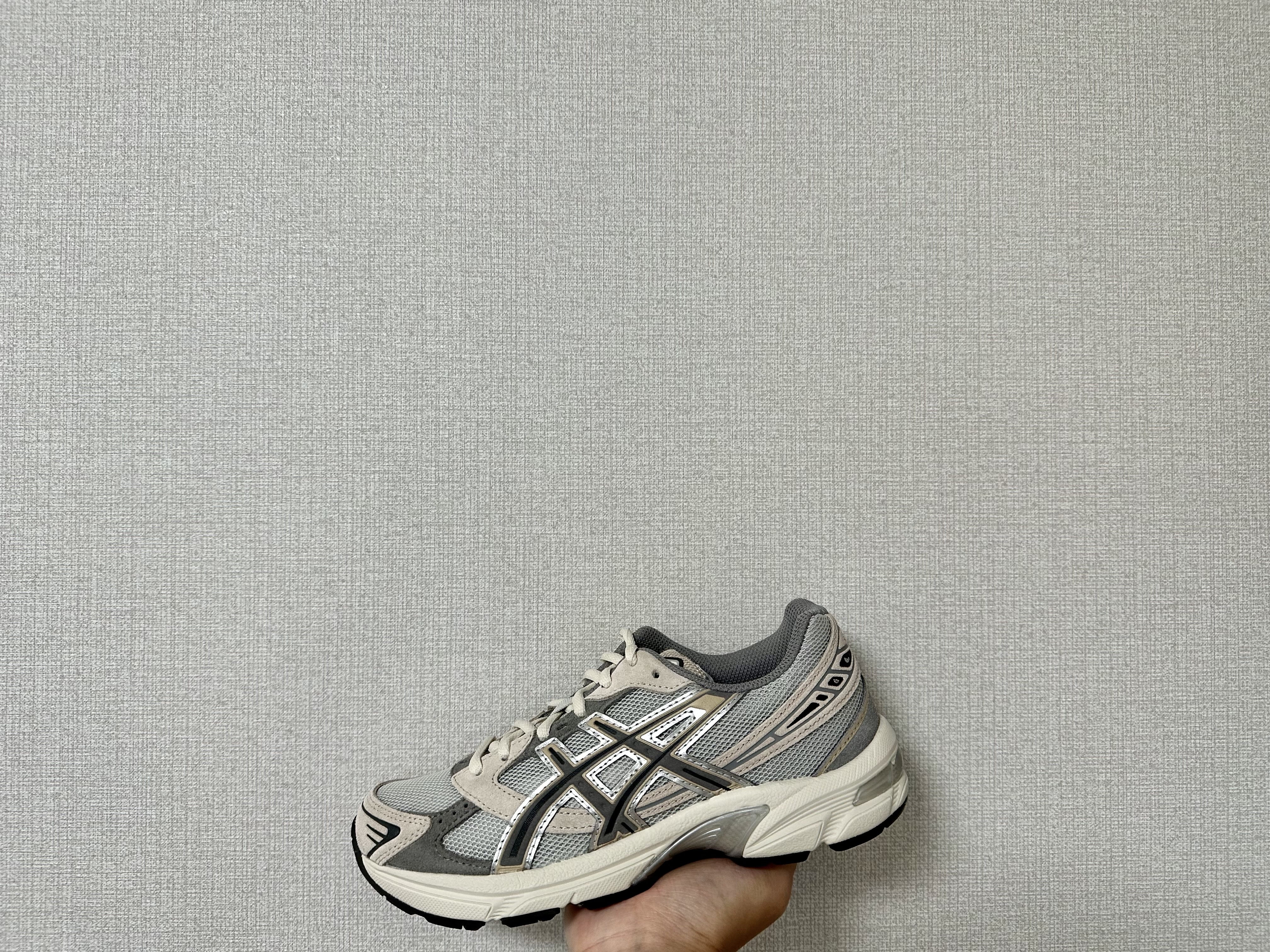 Asics Gel-1130 Birch Dark Taupe - Korea Exclusive, Asics Gel-1130 Oyster Grey Clay Grey 착용 스타일 - 3